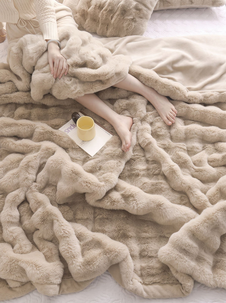 Ultra Soft Faux Fur Throw Blanket