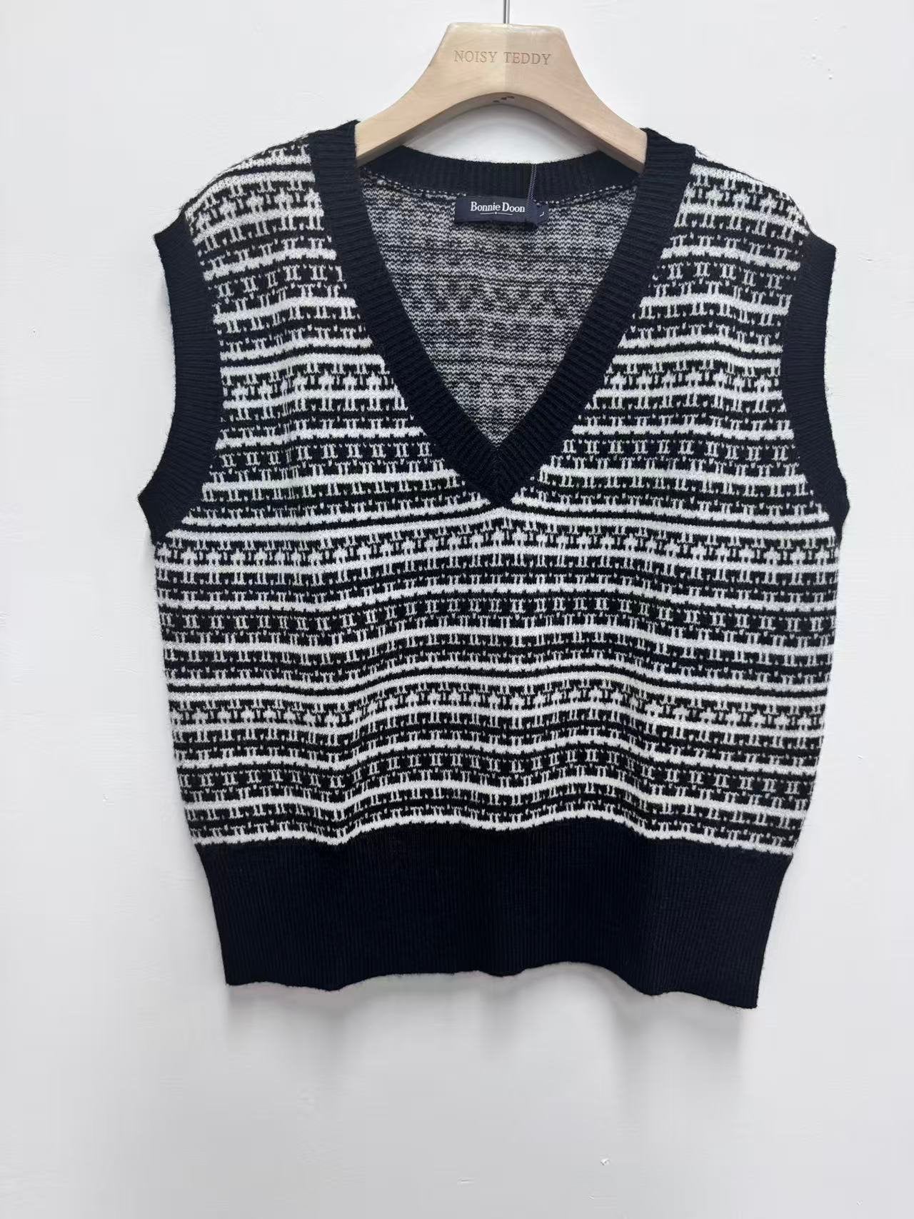 Classic Pattern V Neck Sweater Vest