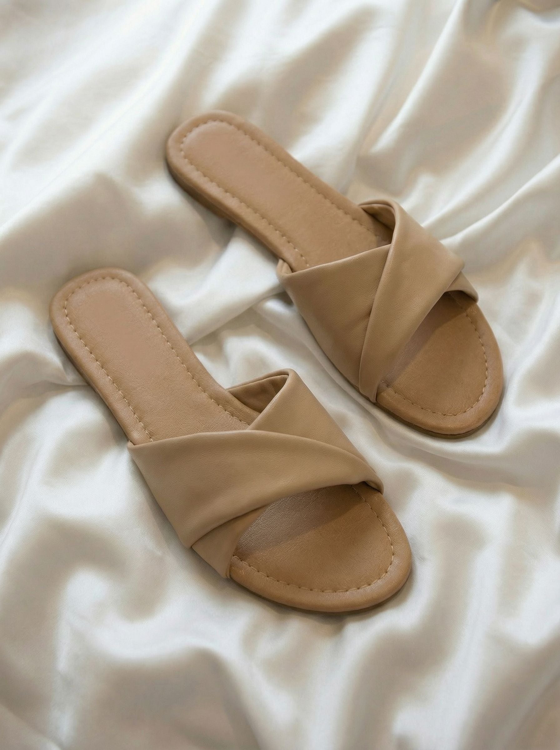 Crisscross Flat Casual Sandals-White