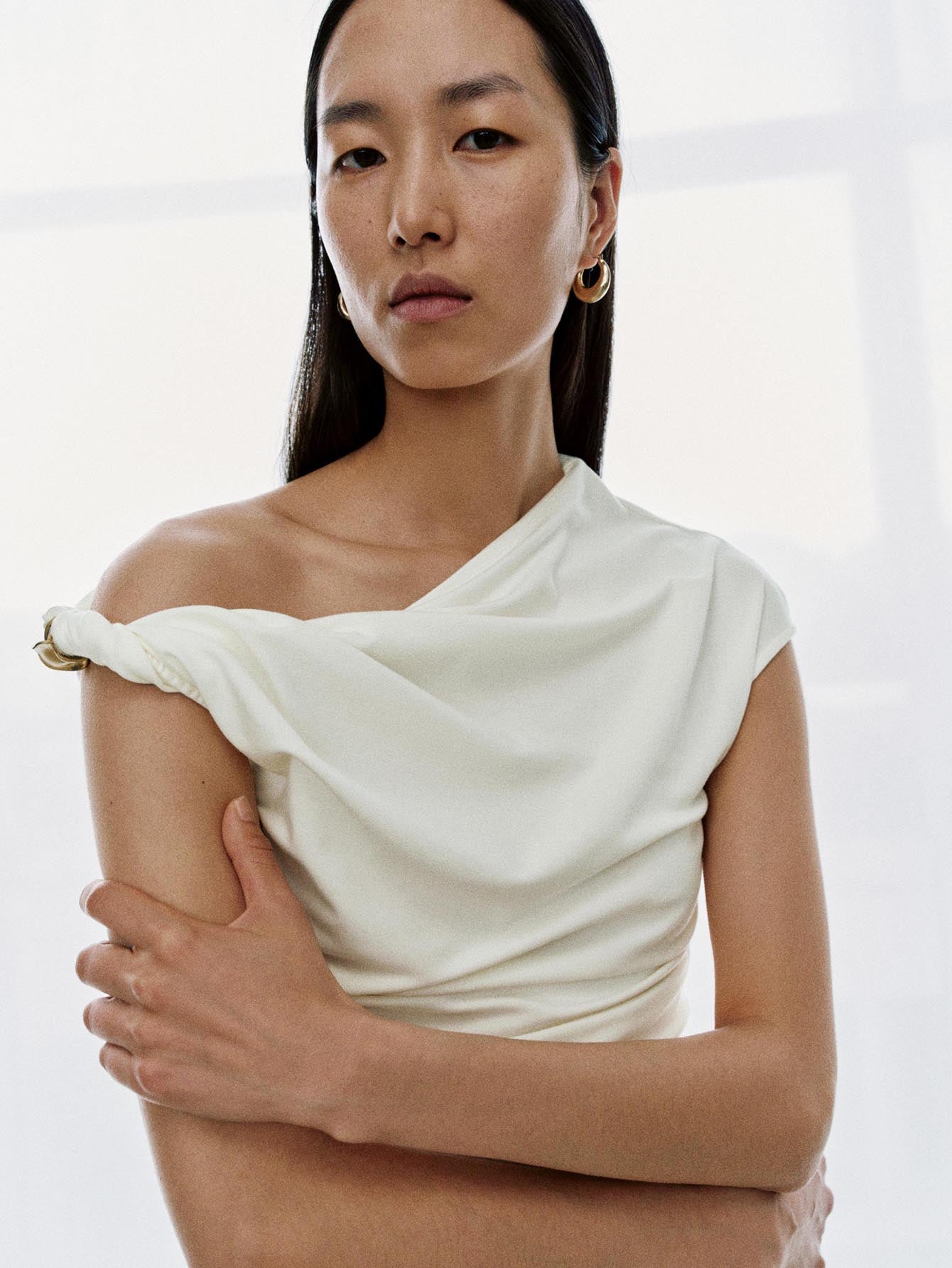 Urban Revivo One Shoulder Ruched T-Shirts-White