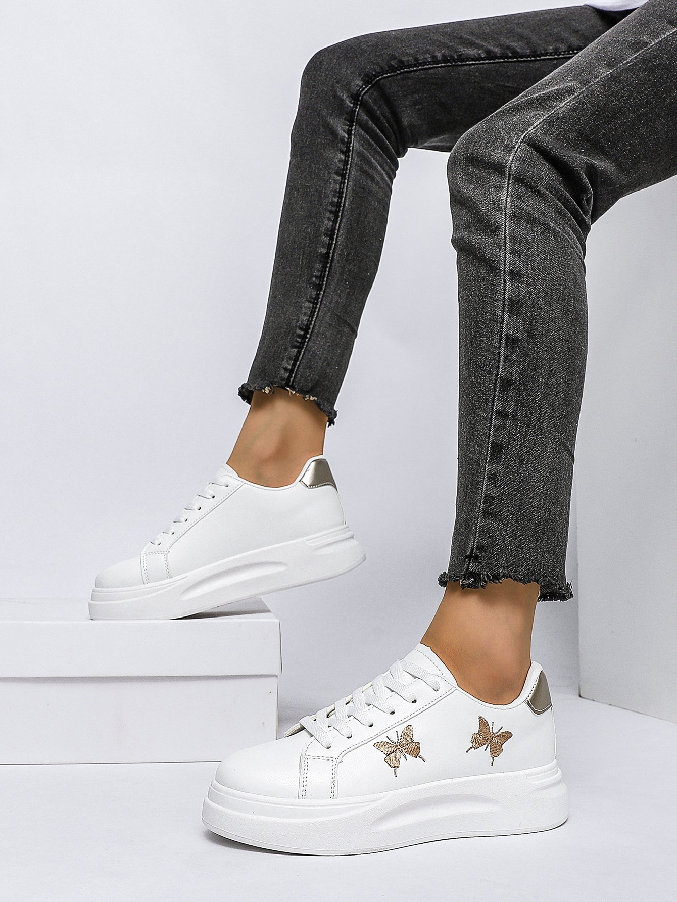 Butterfly Embroider Minimalist Fashion Shoes-White