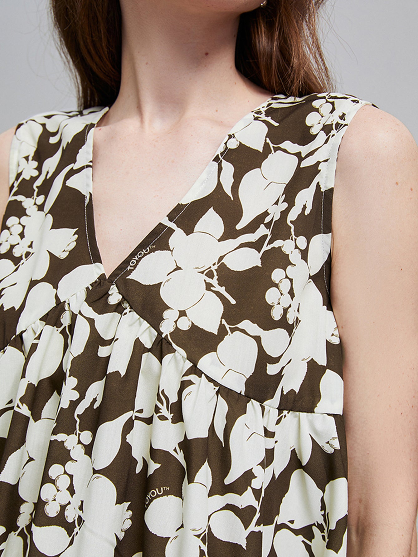 Leaf-Print Sleeveless Relaxed Camisole