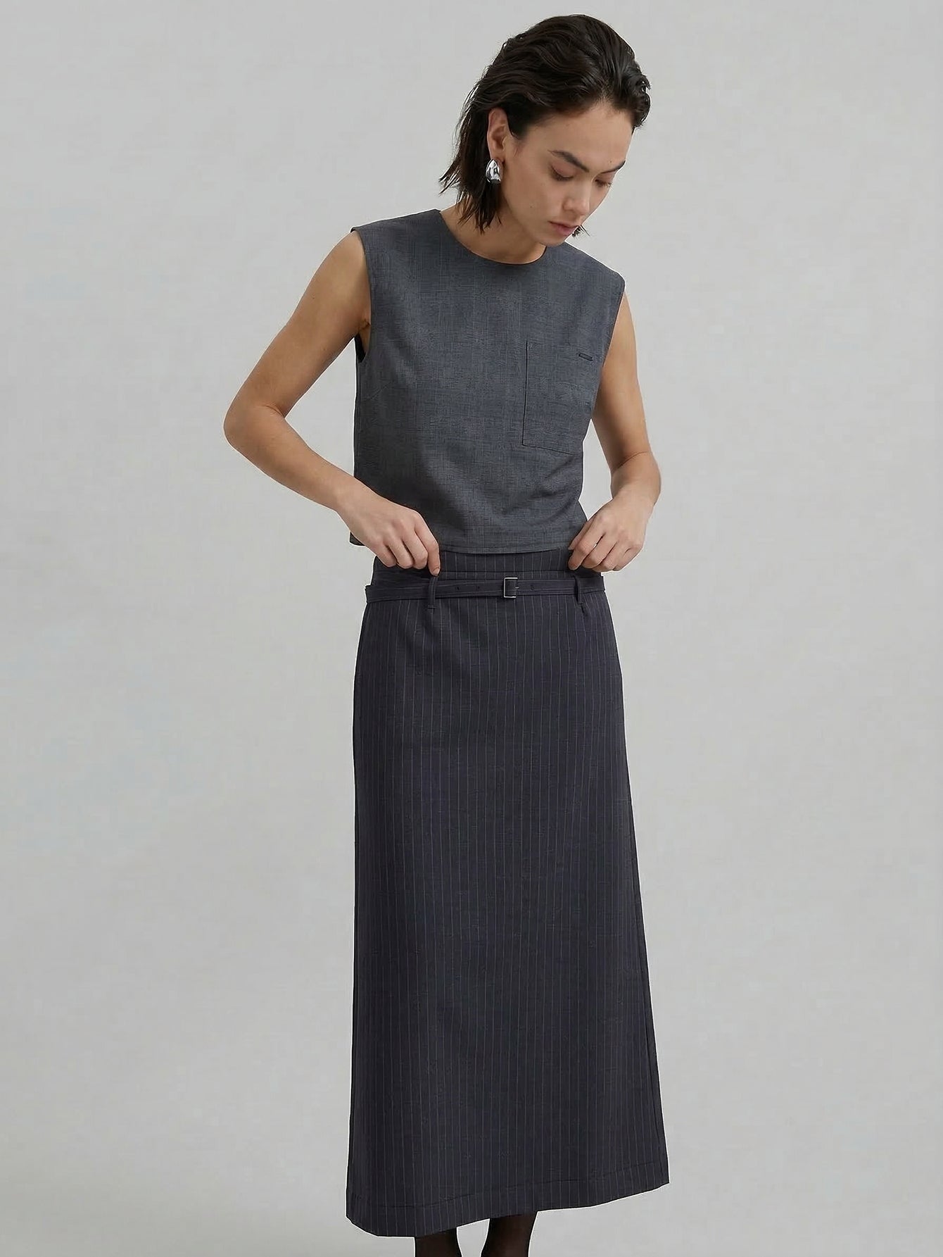 Round Neck Sleeveless Blouse