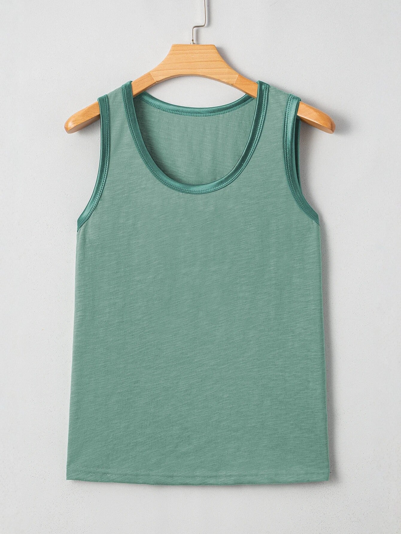 Sleeveless Contrast Trim Neckline Tank