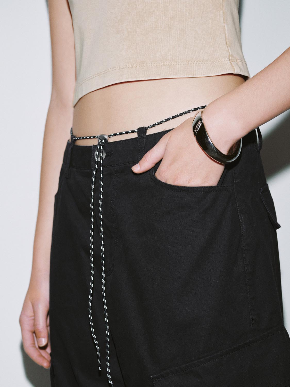 Urban Revivo Carrot Fit Pants-Black
