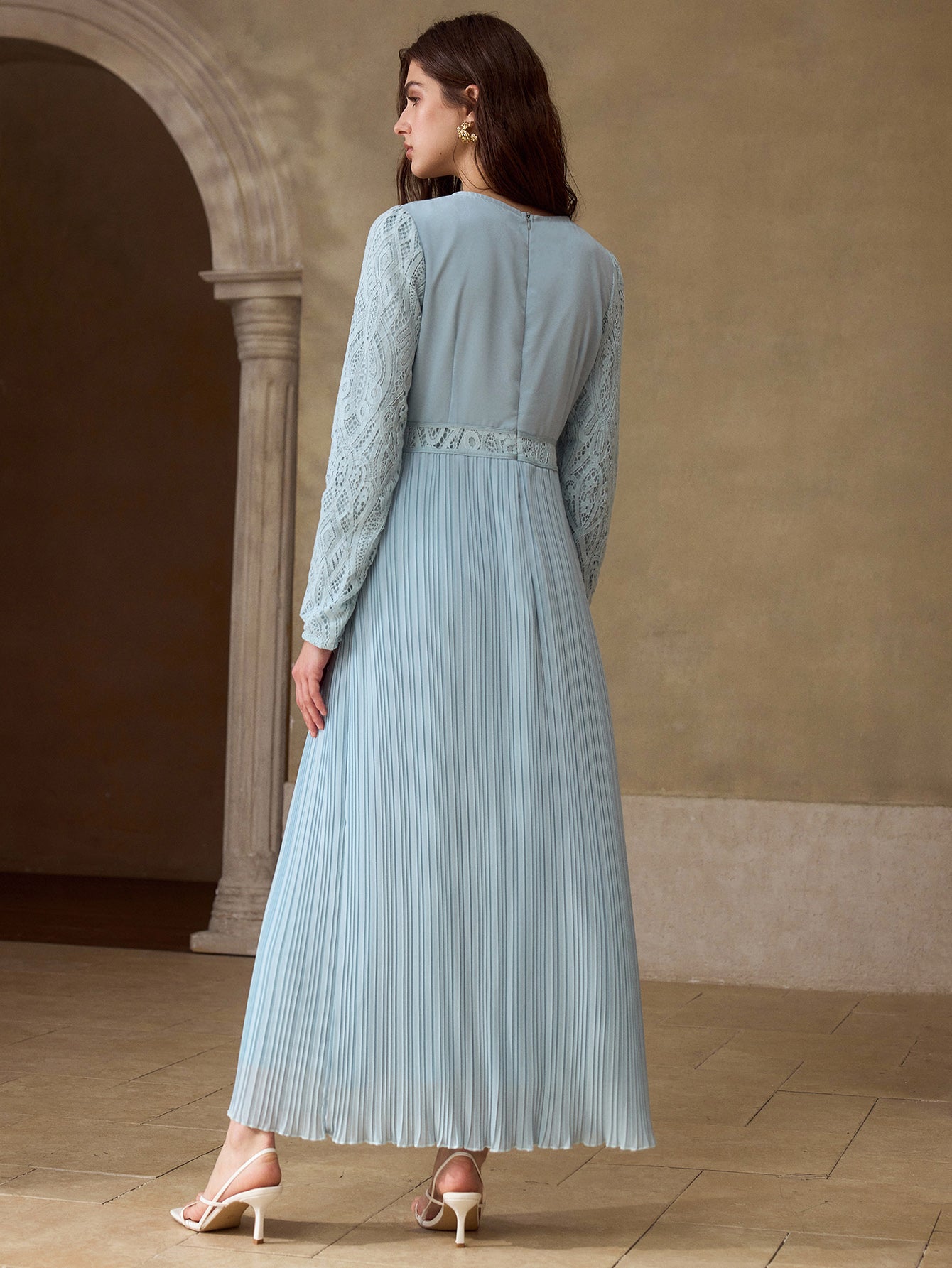 Elegant Lace Pleated Maxi Dress
