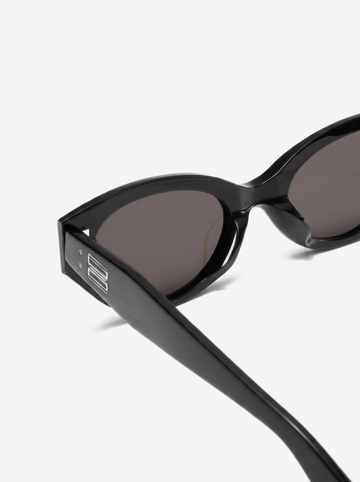 Vintage Oval Black Frame Sunglasses