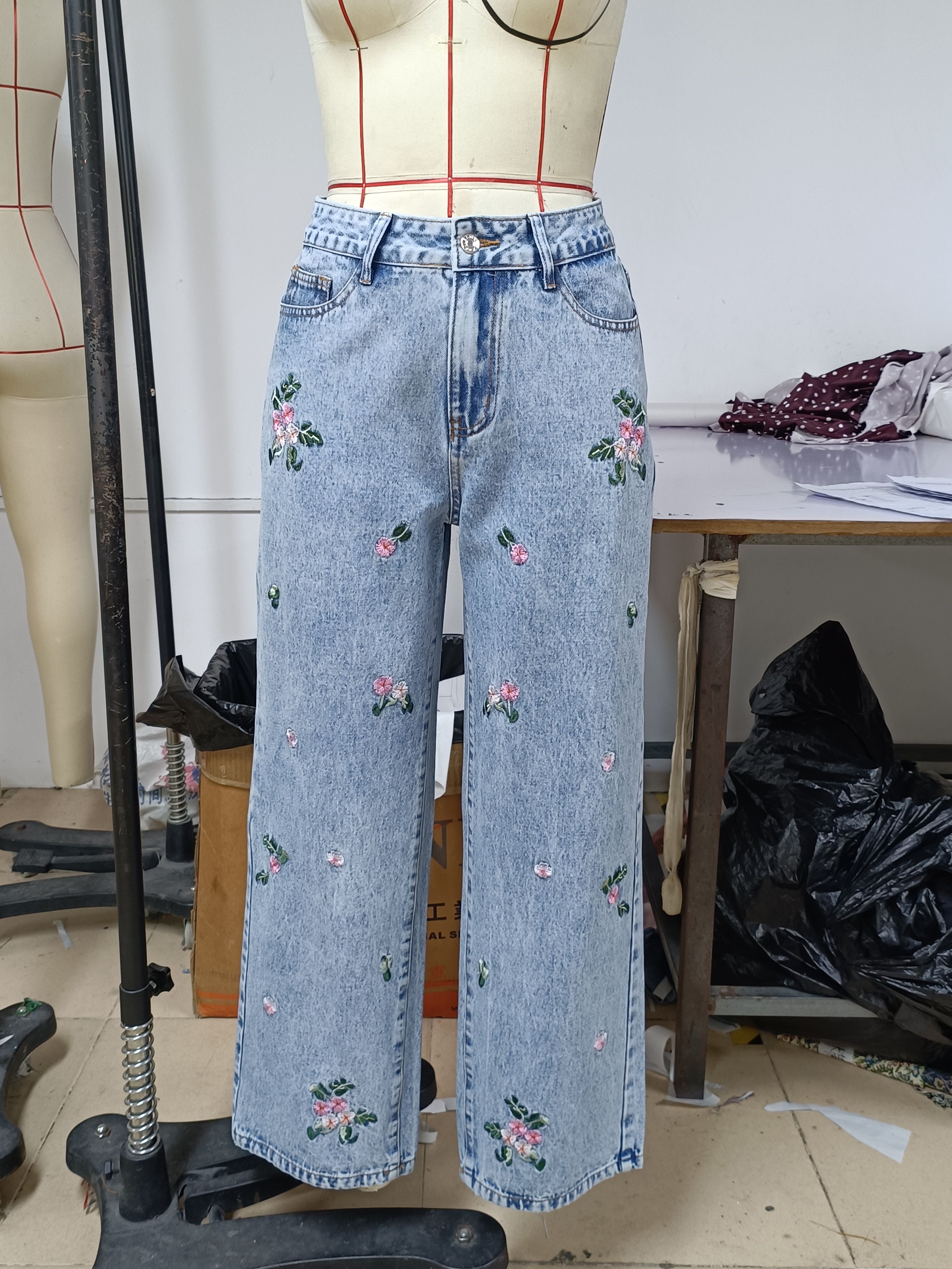 Floral Embroidered High Waisted Jeans