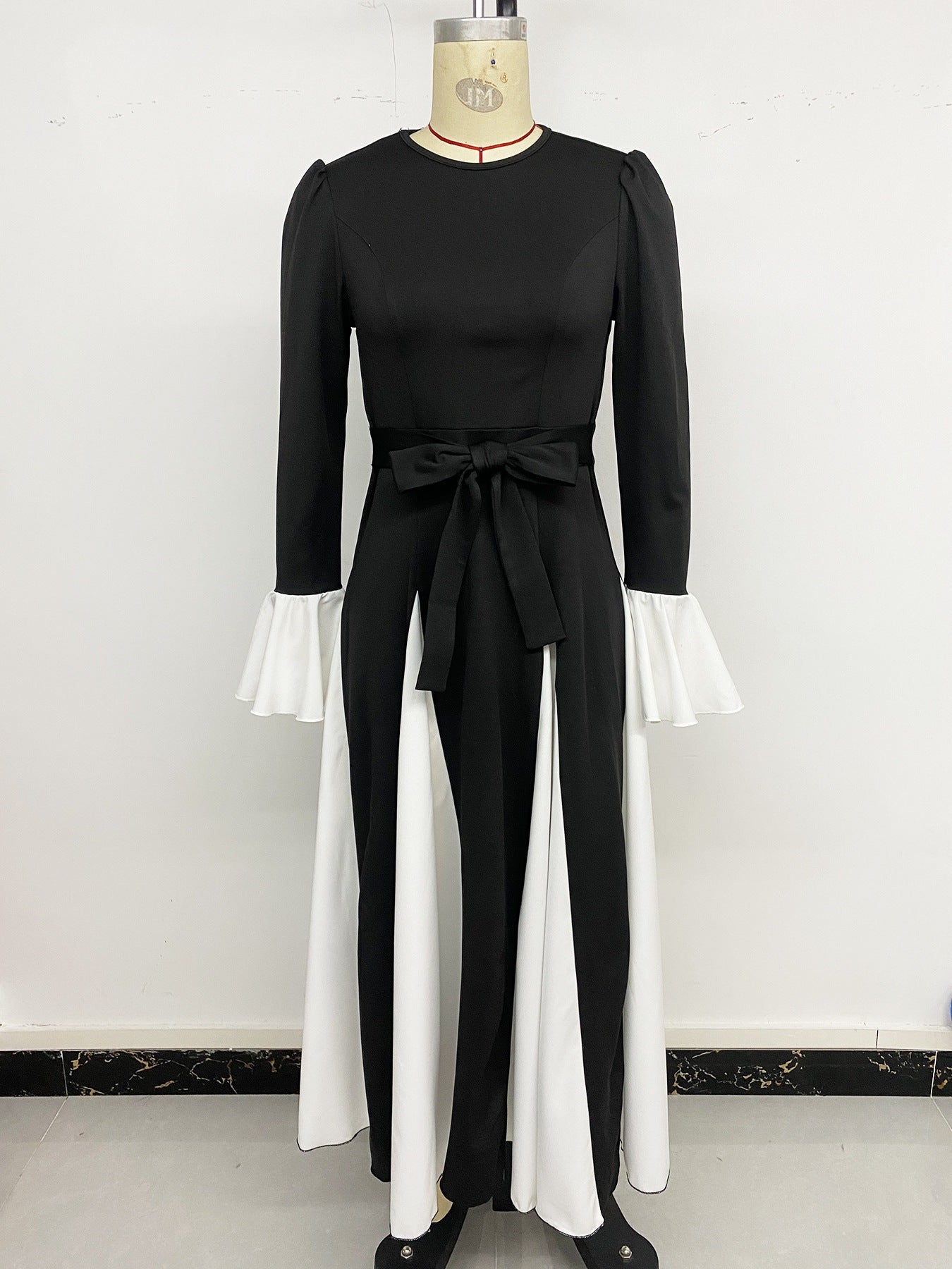 Elegant Colorblock Bell Sleeve Maxi Dress