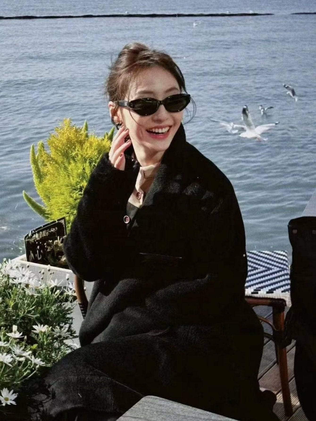 Vintage Oval Black Frame Sunglasses
