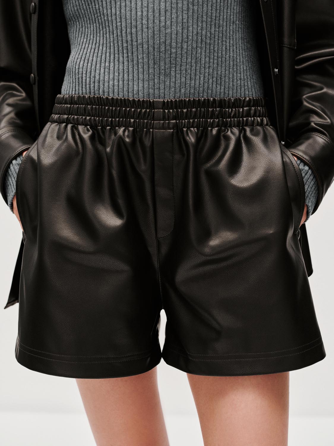 Urban Revivo Pull On Shorts-Dark Brown