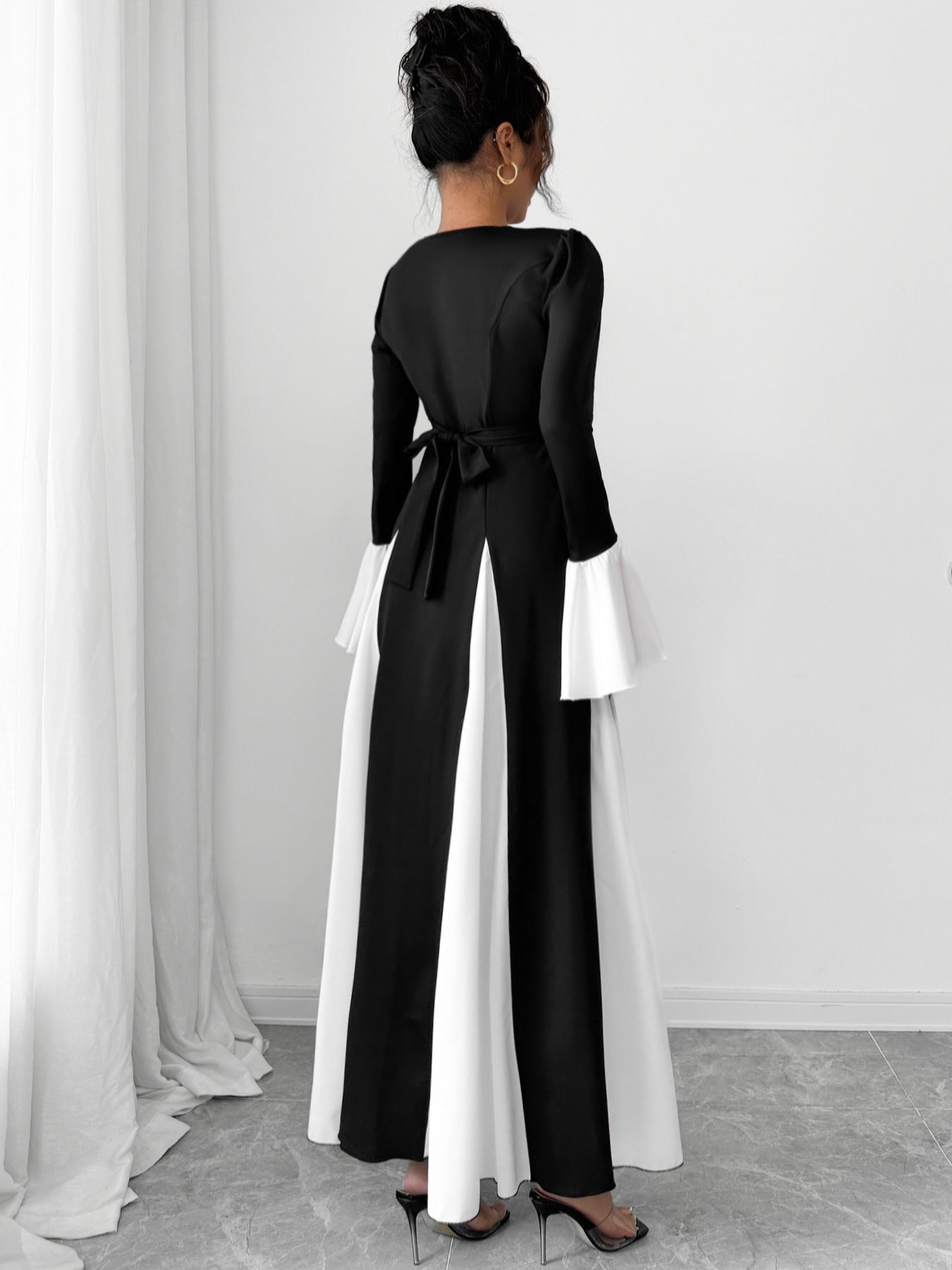 Elegant Colorblock Bell Sleeve Maxi Dress