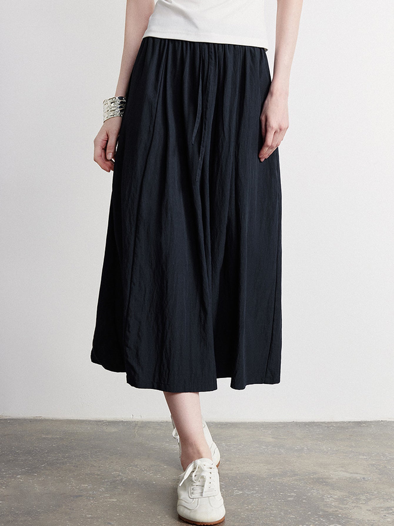 Linen Drawstring Waist Minimalist Shorts