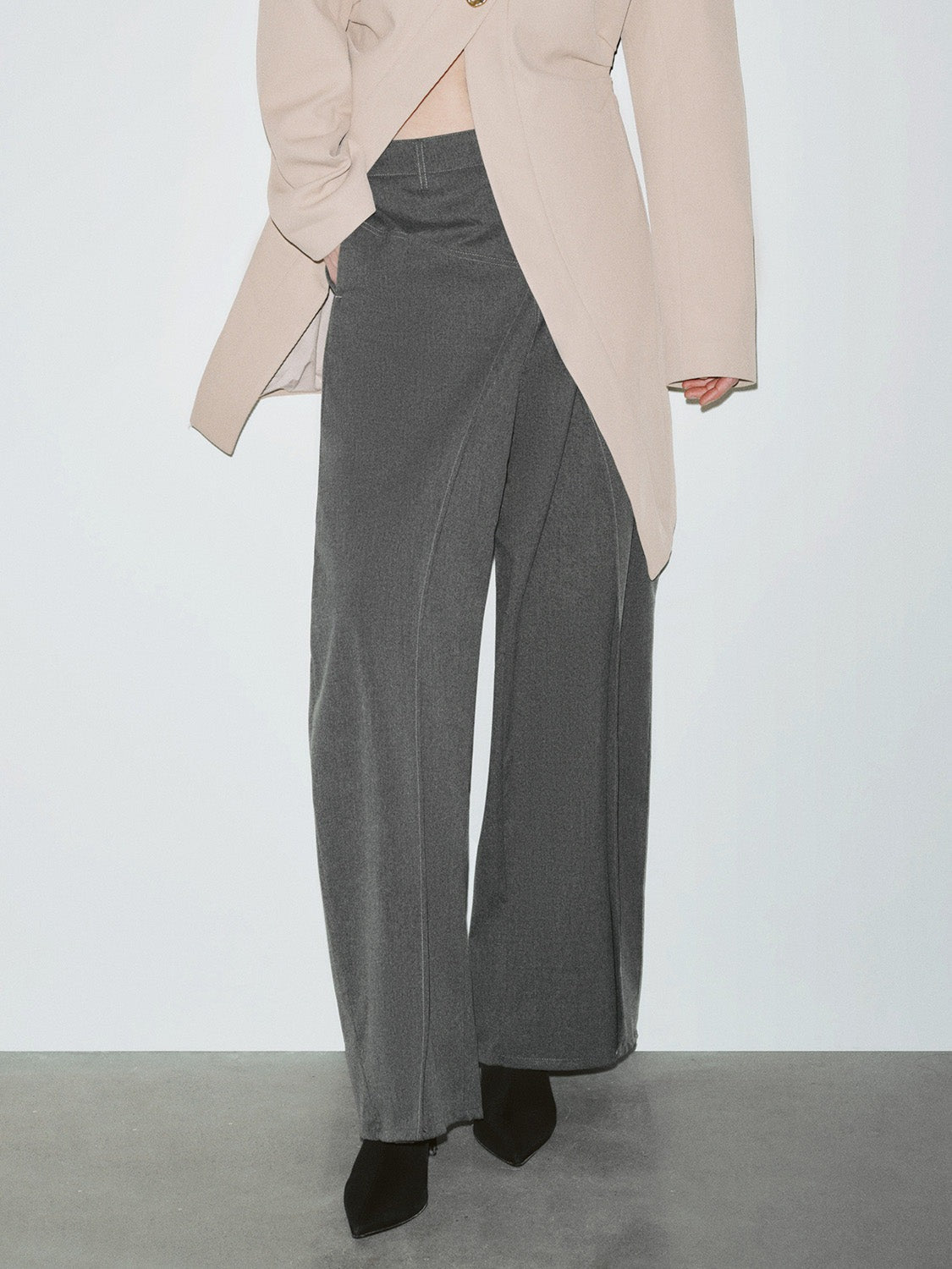 Urban Revivo Carrot Fit Pants-Dark Gray