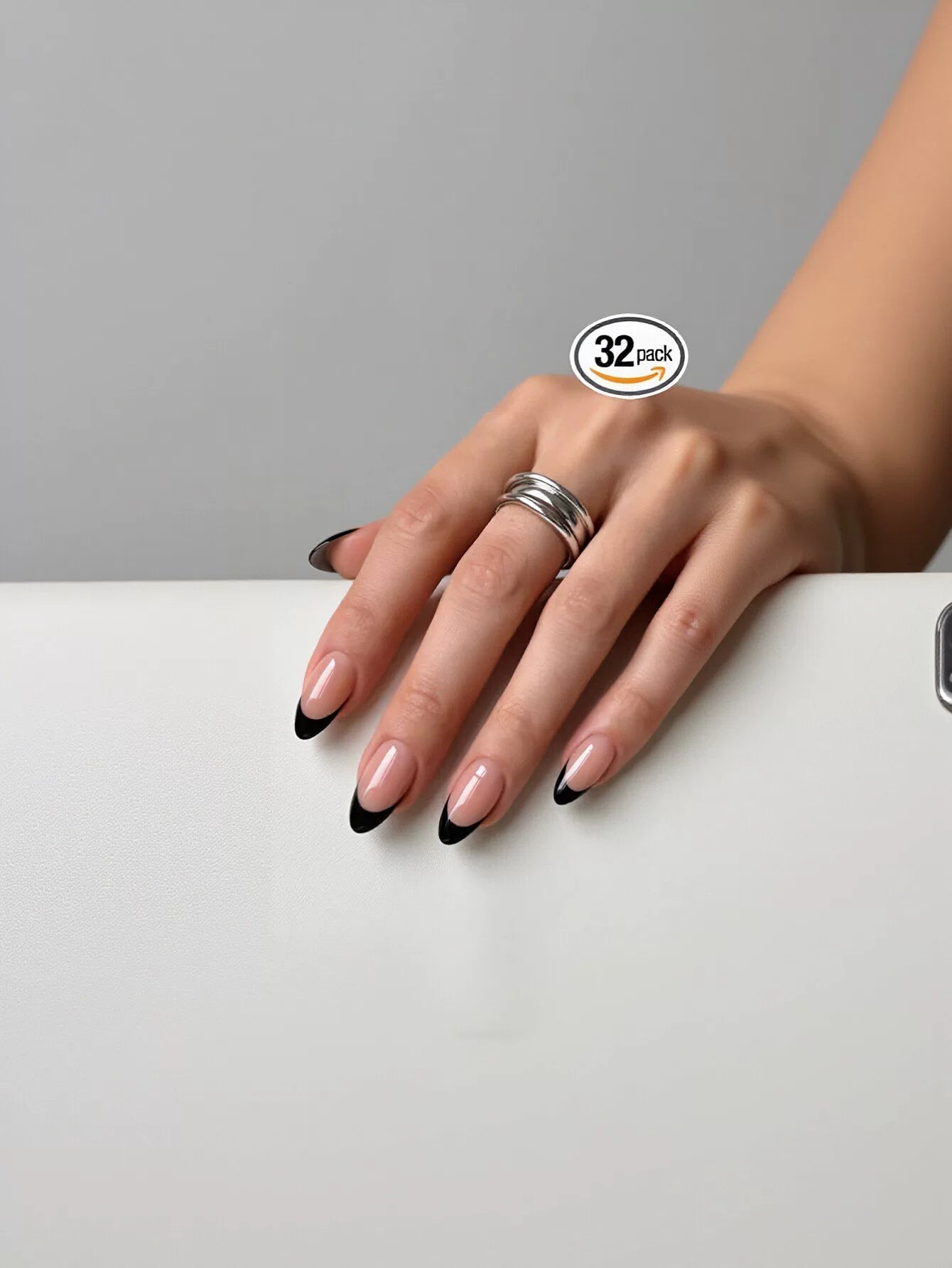 Elegant Black French Tip Press On Nails