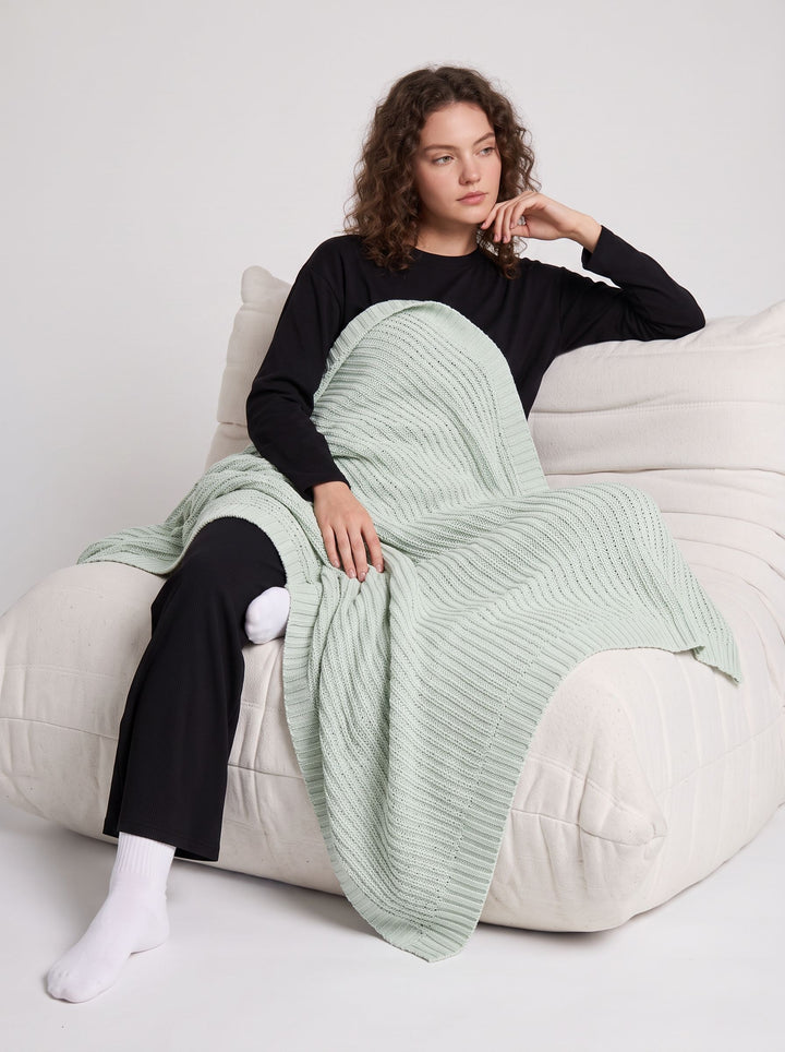 Soft Cozy Ribbed Knit Throw Blanket