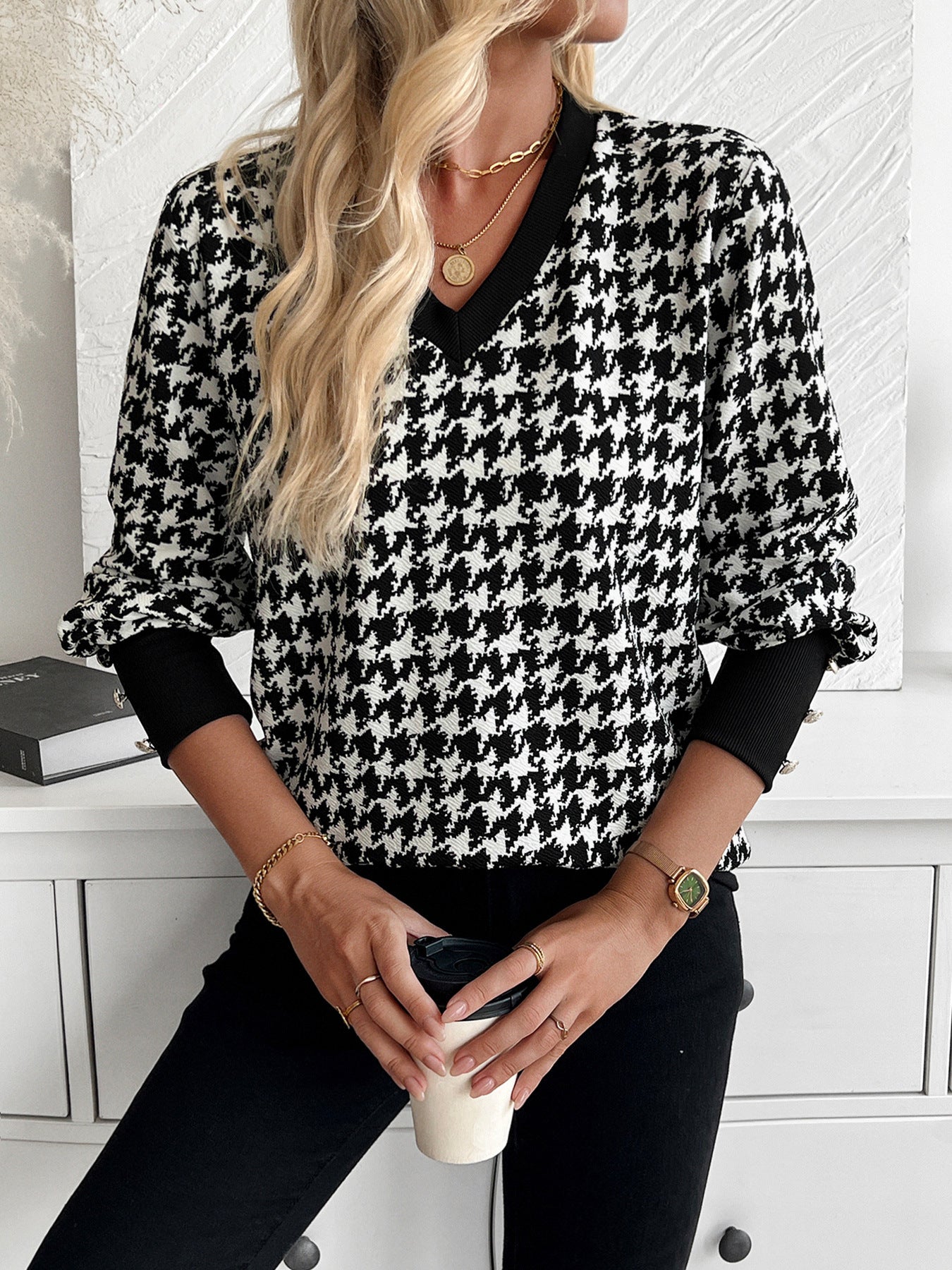 Chic Houndstooth V Neck Knit Blouse