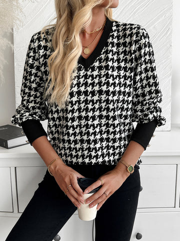 Chic Houndstooth V Neck Knit Blouse