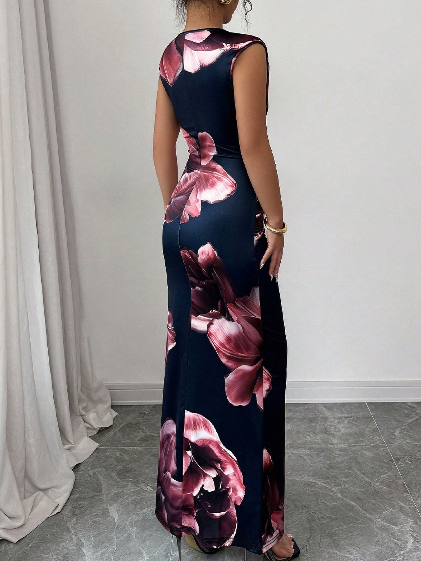 Fitted Floral Sleeveless Wedding Guest Midi Dress