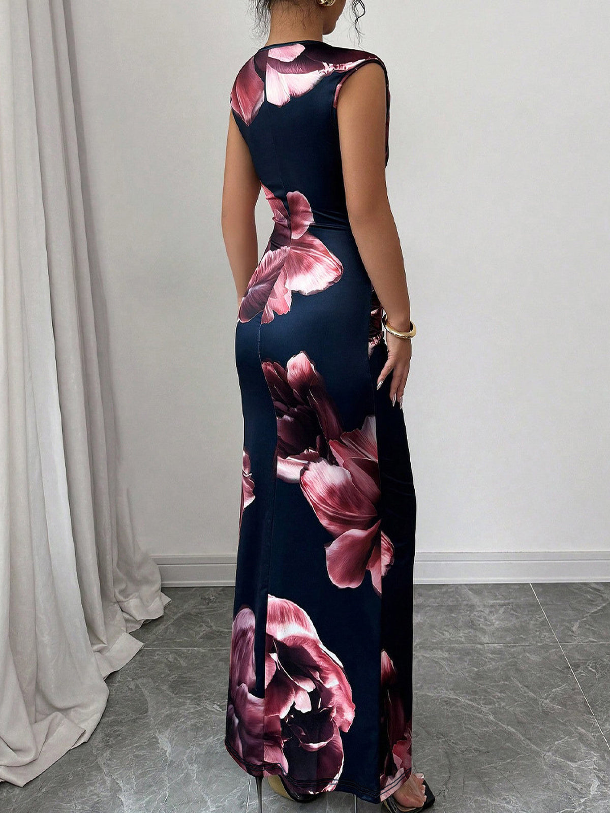 Fitted Floral Sleeveless Wedding Guest Midi Dress