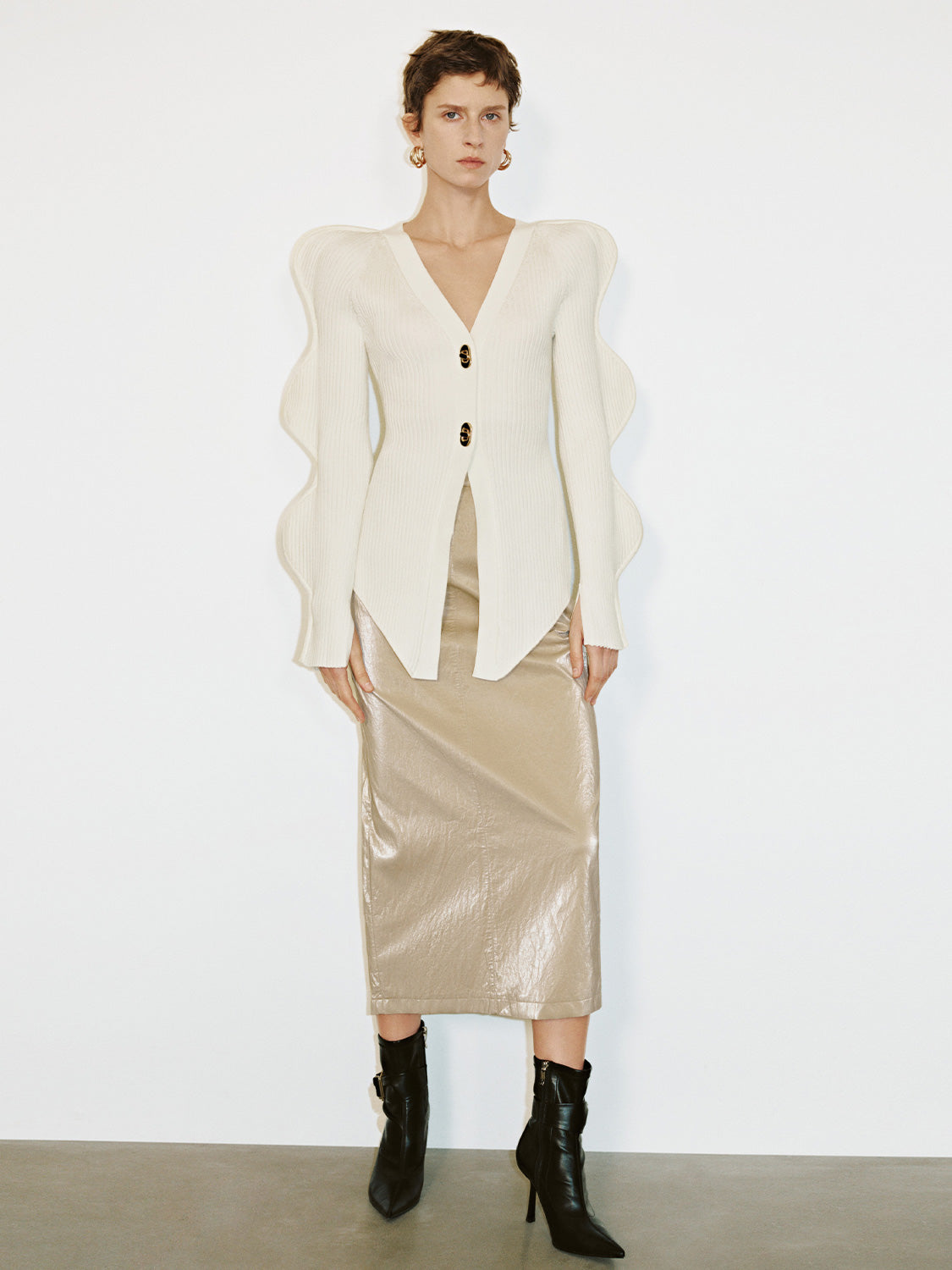 Urban Revivo Wave Sleeve V-Neck Knitted Cardigan-Off White