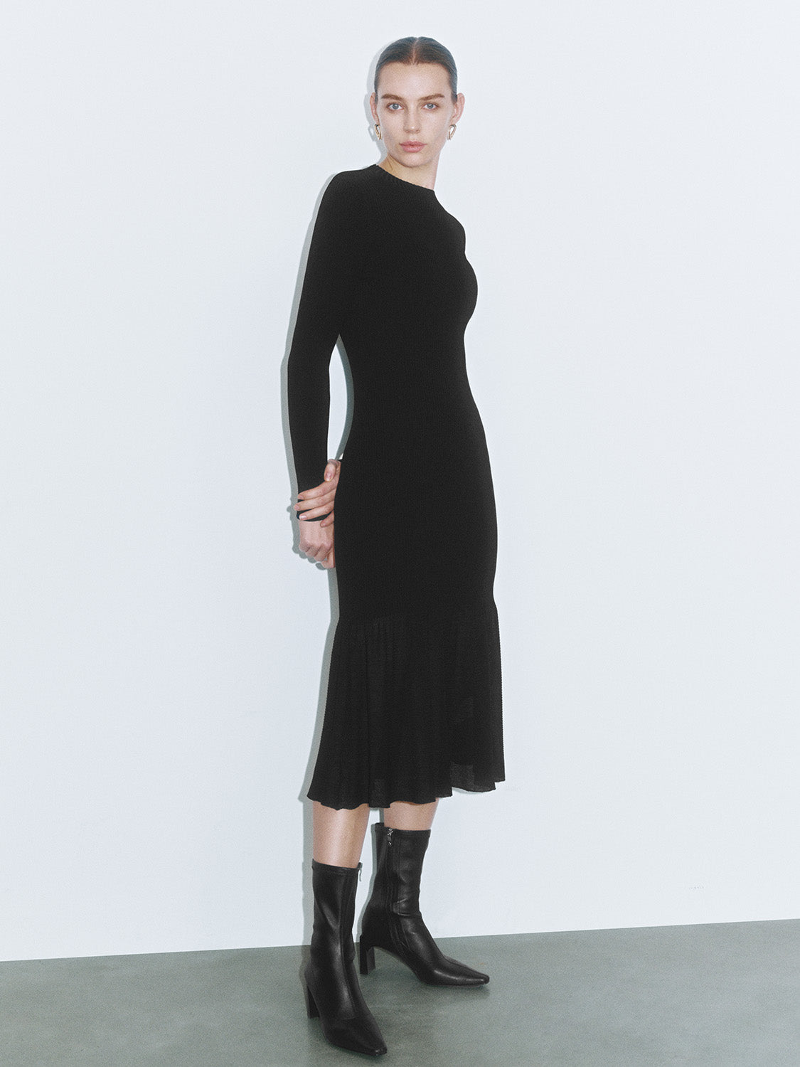 Urban Revivo Skinny Knitted Dress-Black