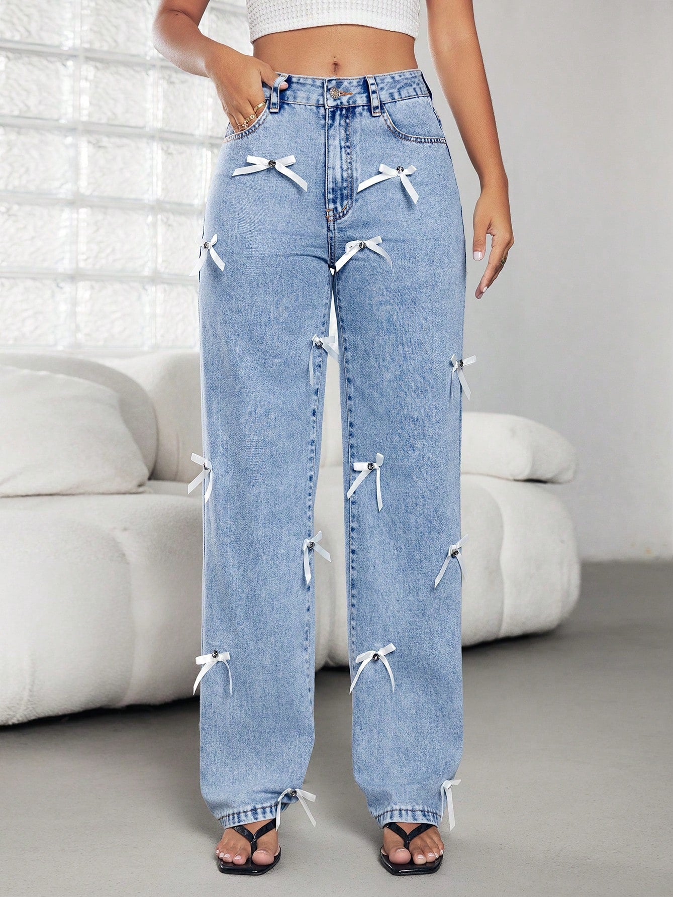 Floral Embroidered Wide-Leg Light-Wash Chic Jeans-Blue