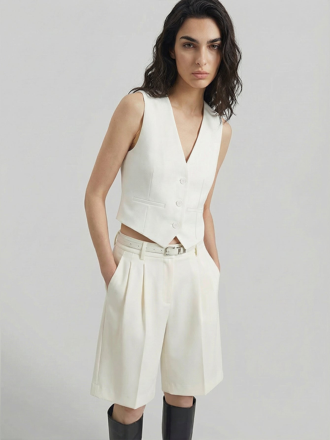 SAÏA High-Waisted Polished Shorts-White