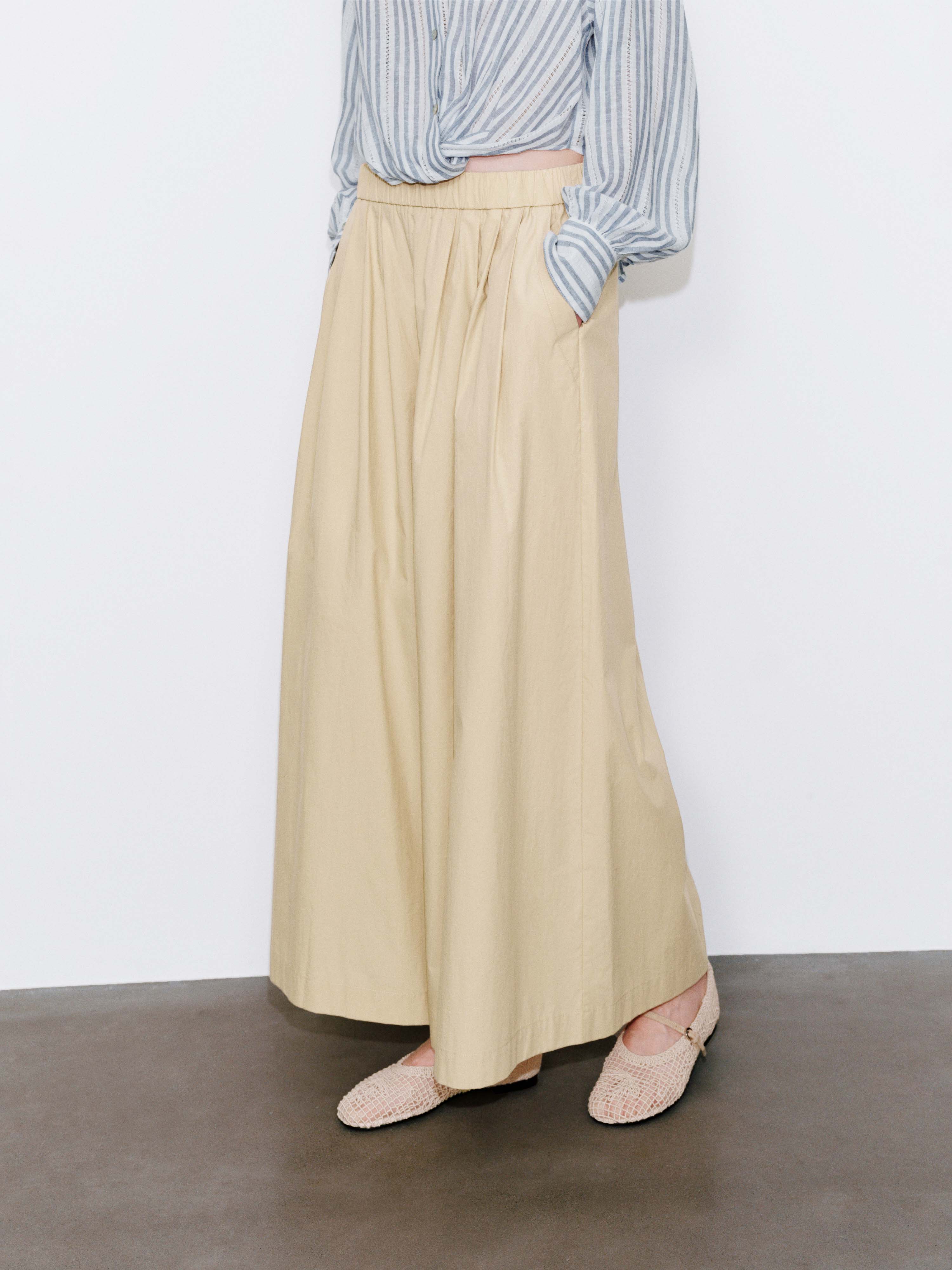Pull On Pleated Wide Leg Pants