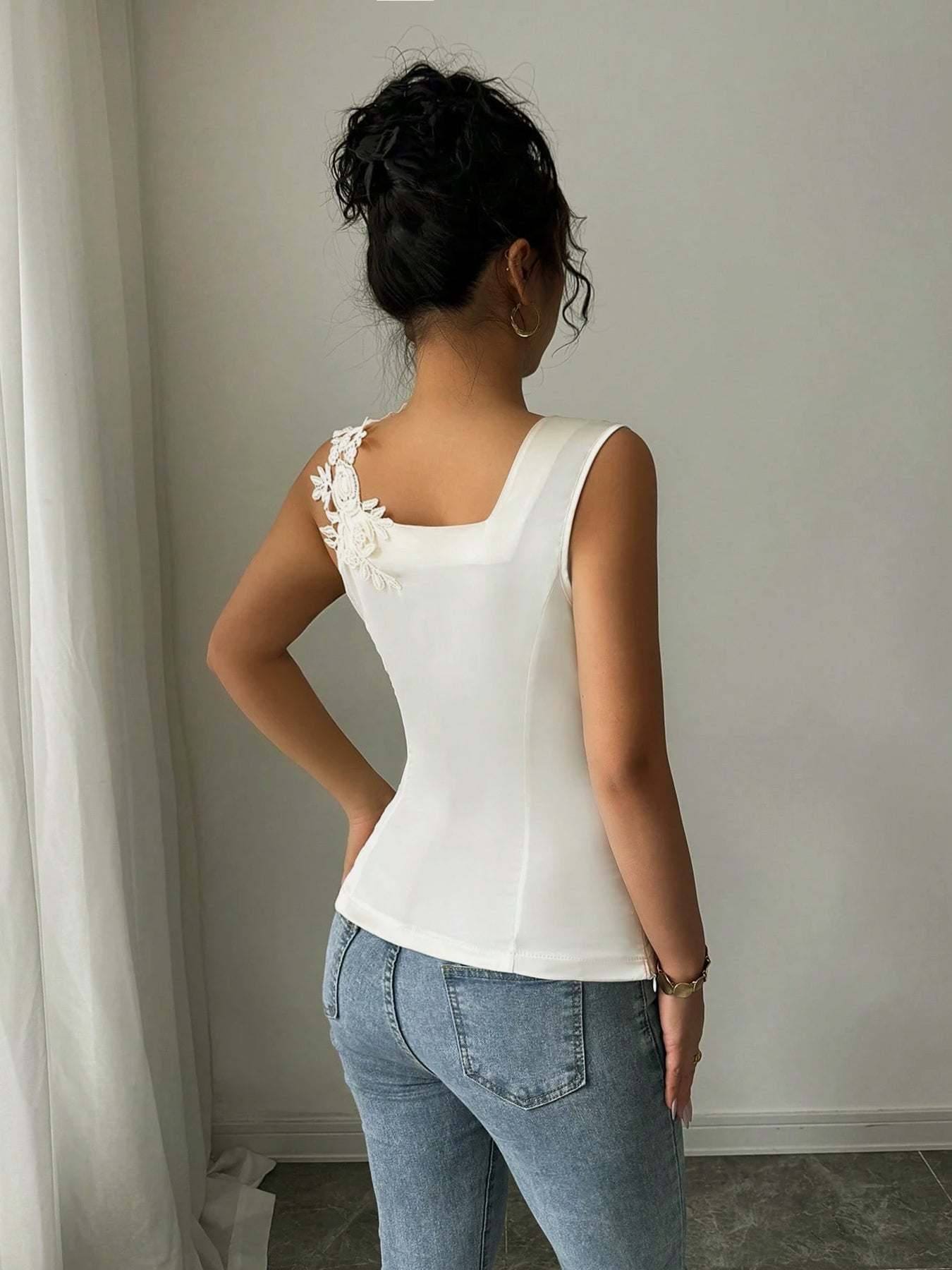 One-Shoulder Lace-Detail Feminine Vest-Multicolor