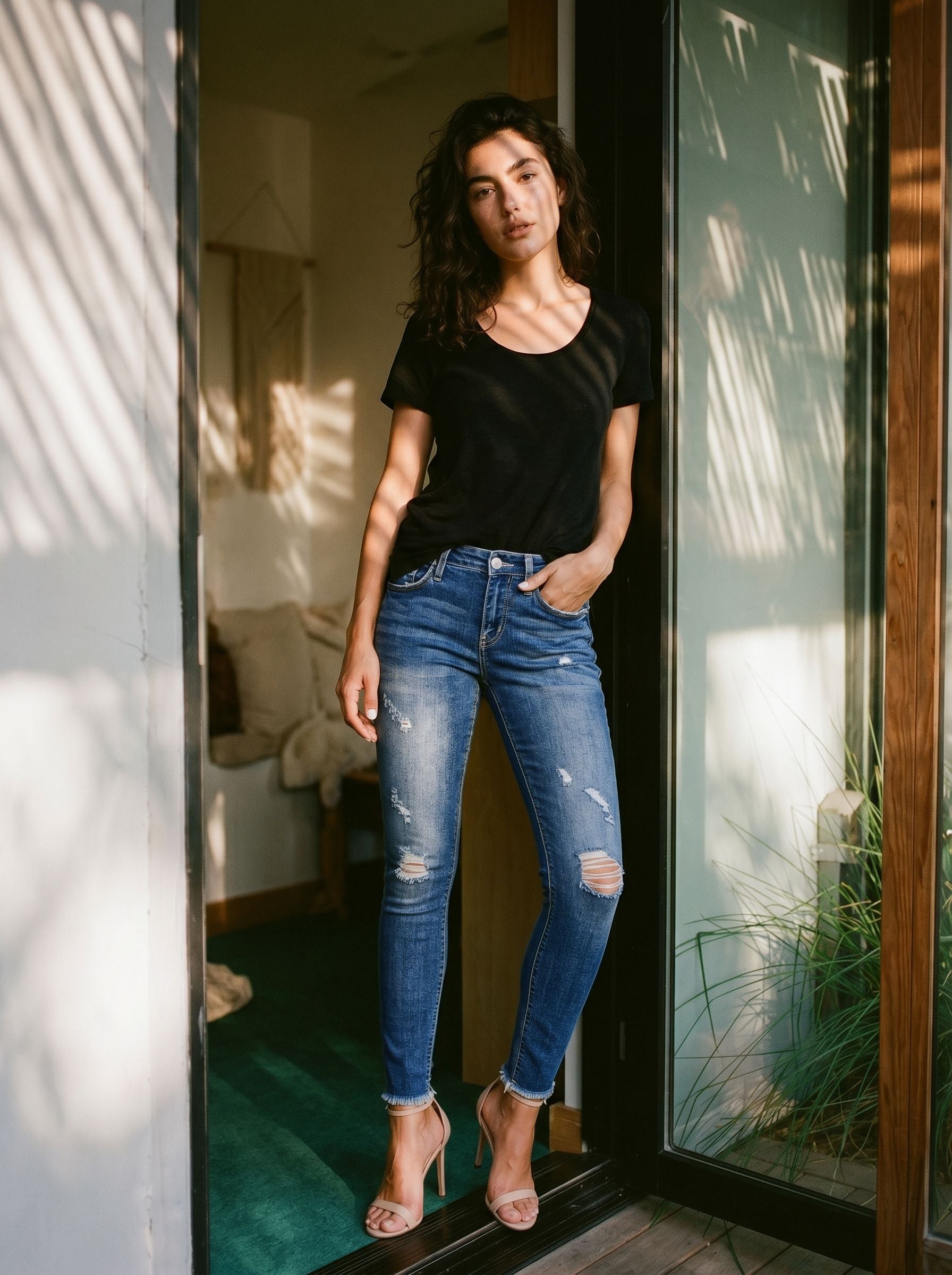 Distressed Frayed Hem Skinny Jeans
