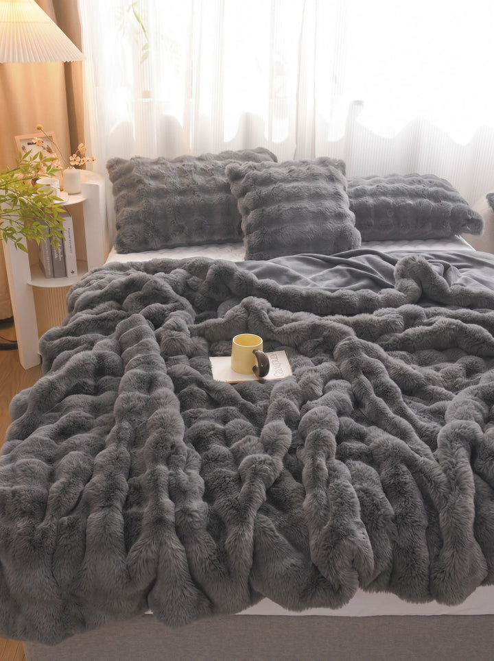 Ultra Soft Faux Fur Throw Blanket