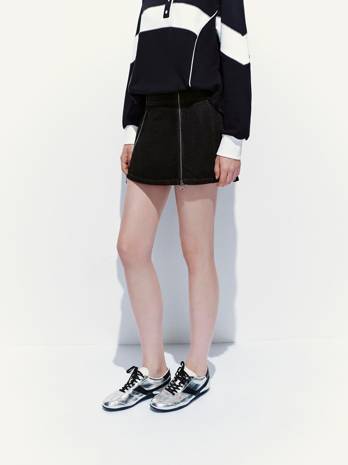 Urban Revivo Zip Décor Denim Mini Skirts-Black