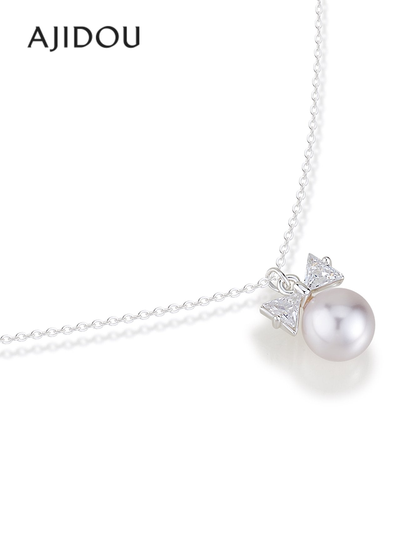 Dainty Bow Pearl Pendant Necklace