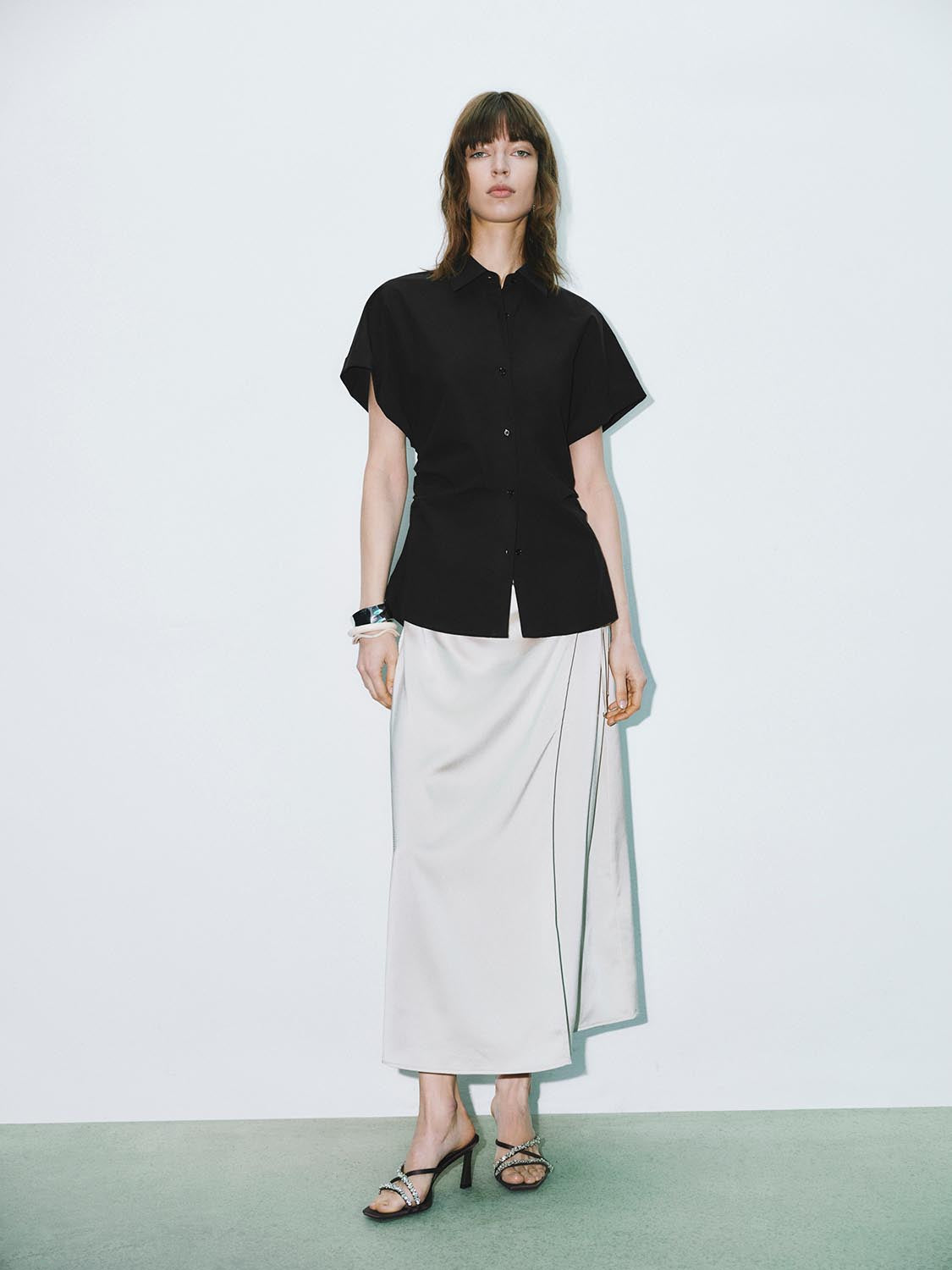Urban Revivo Tapered Waist Short Sleeve Shirts-Black-Black