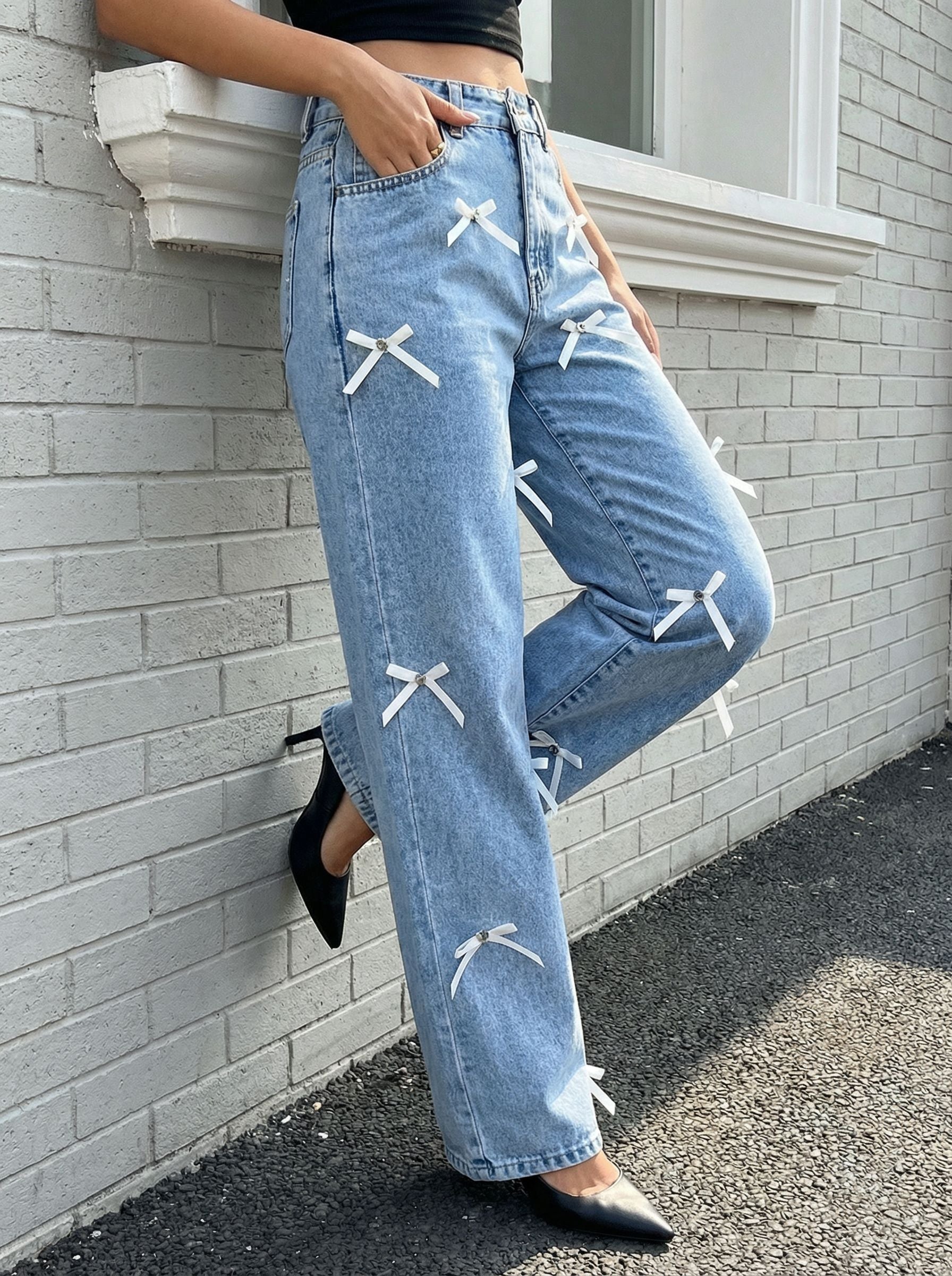 Floral Embroidered Wide-Leg Light-Wash Chic Jeans-Blue