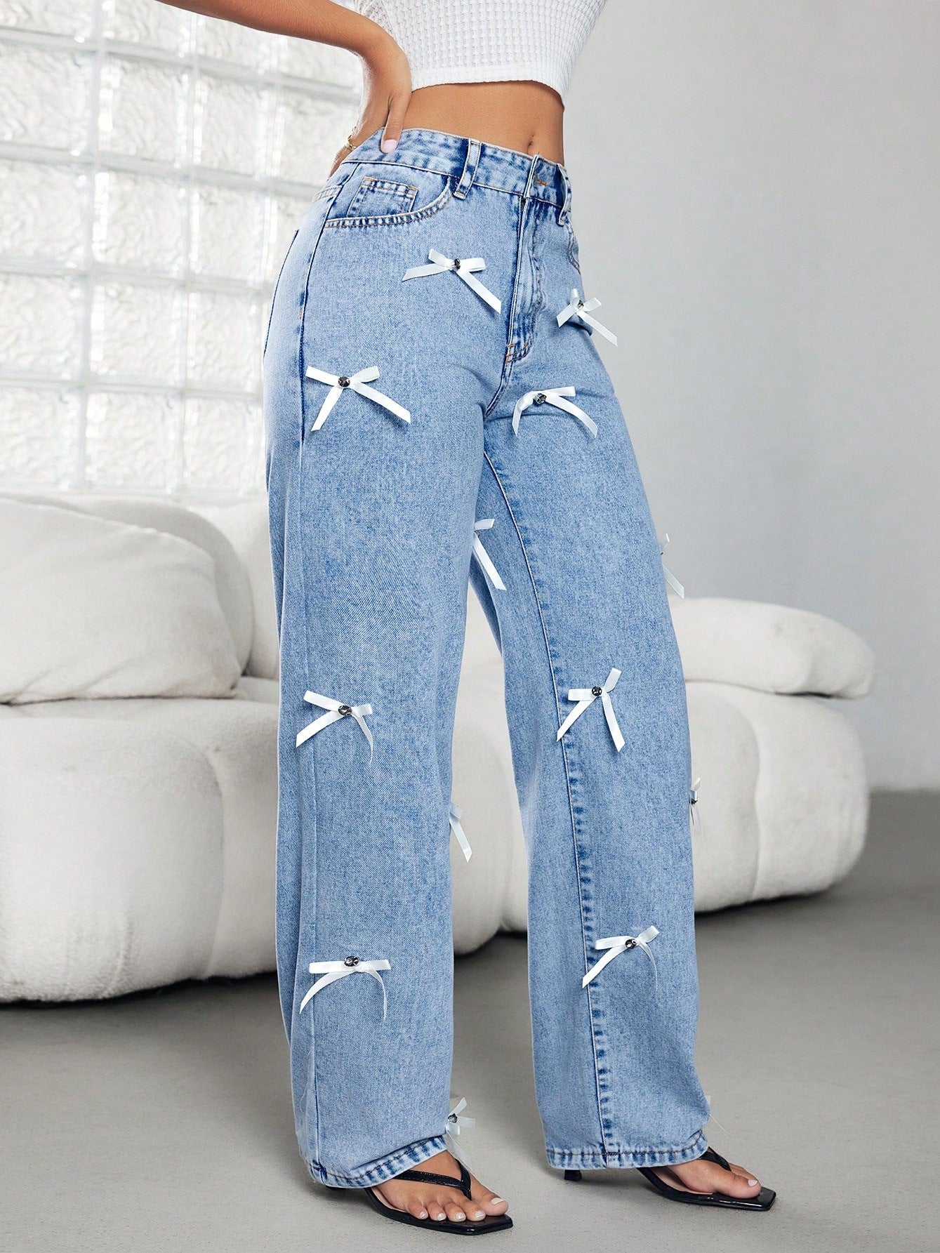 Floral Embroidered Wide-Leg Light-Wash Chic Jeans-Blue