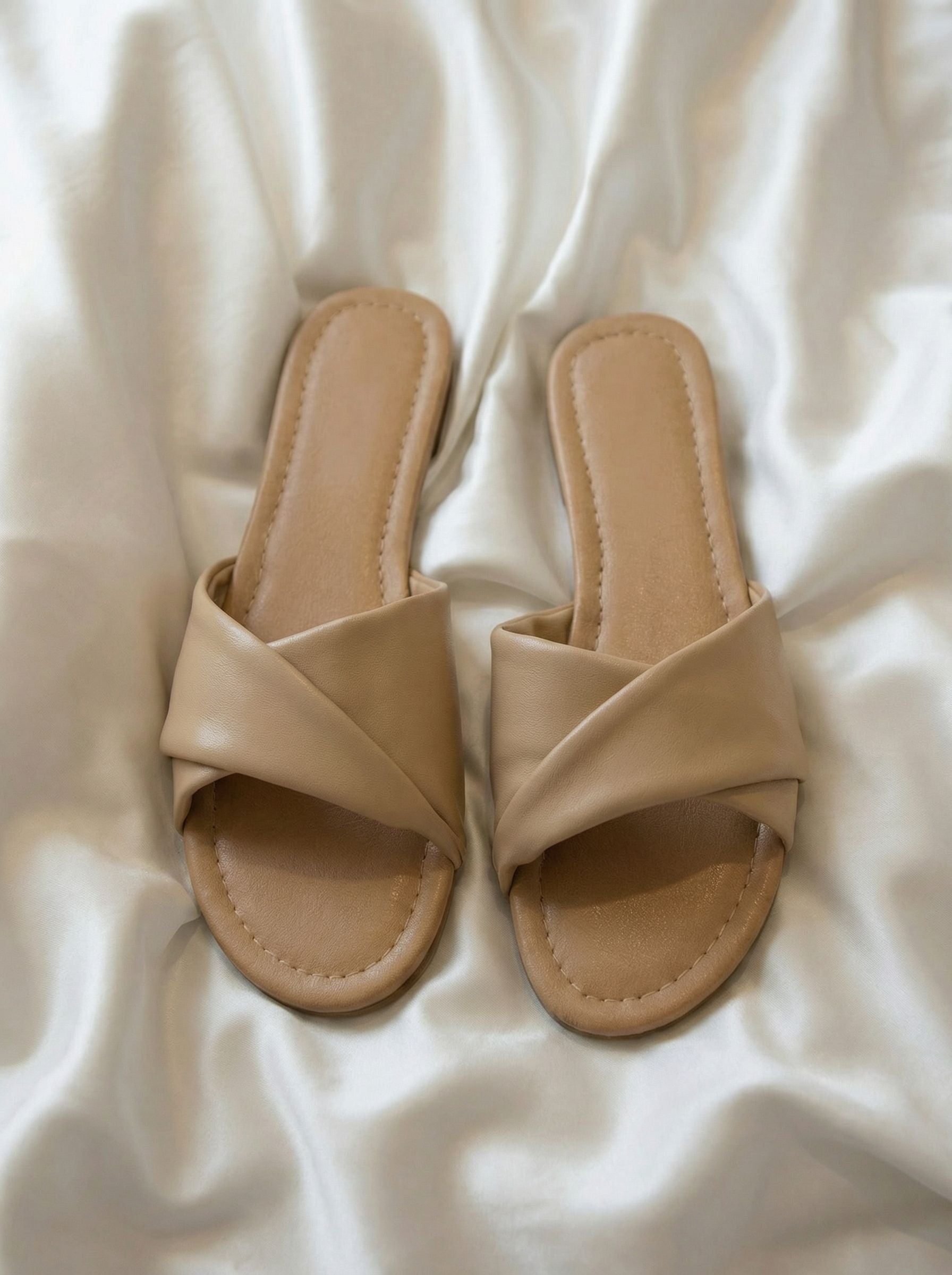 Crisscross Flat Casual Sandals-White