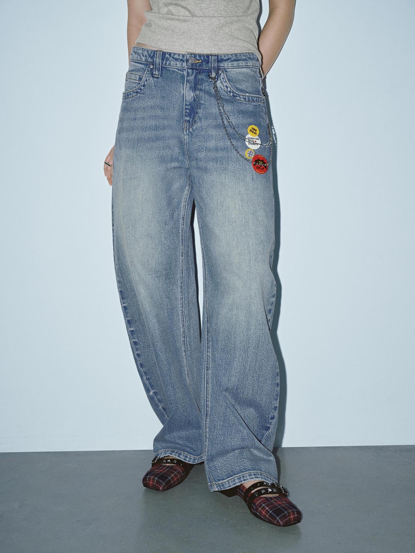 Urban Revivo Chain Detail Barrel Leg Jeans-Blue