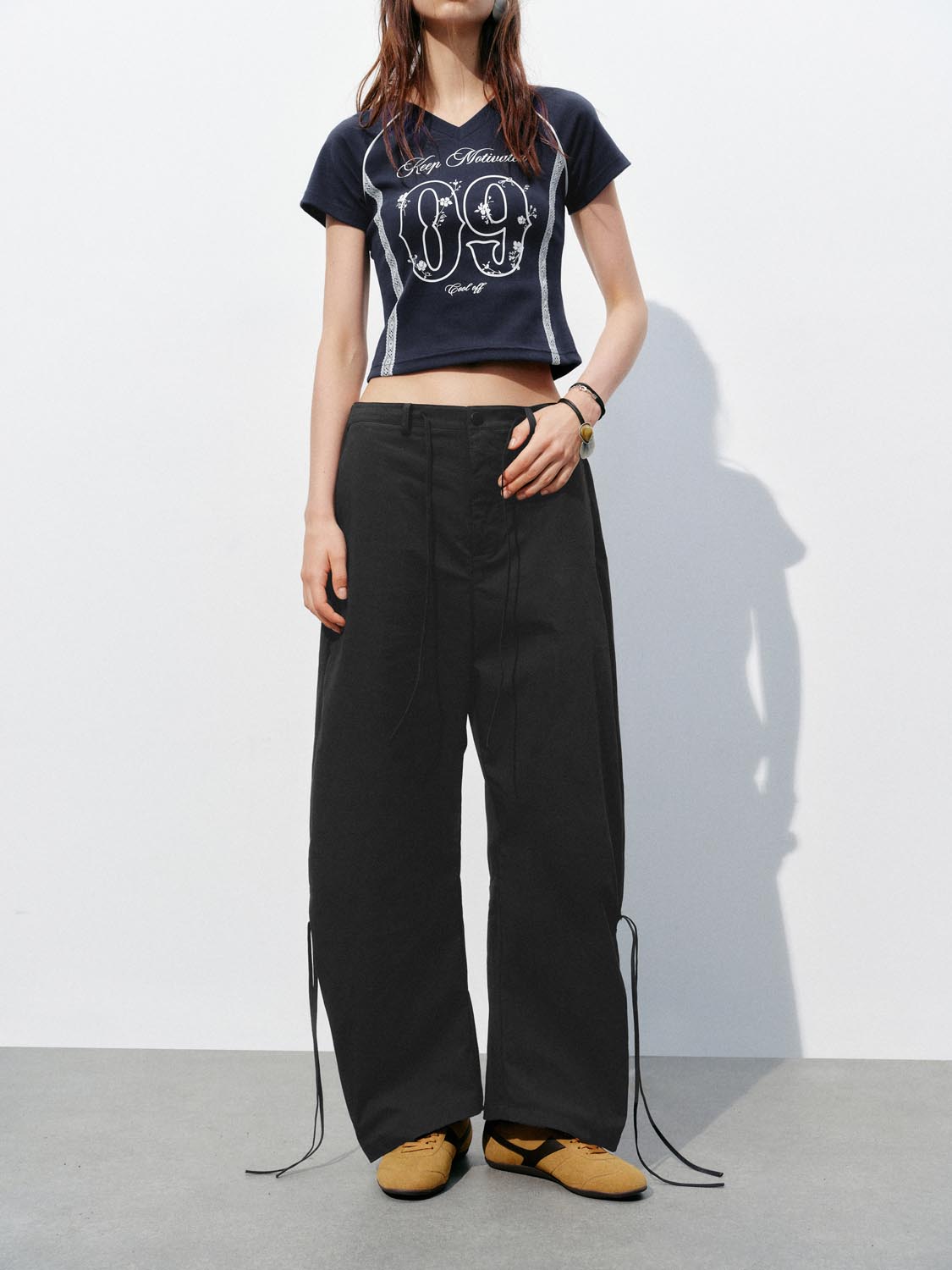 Urban Revivo Trousers-Black
