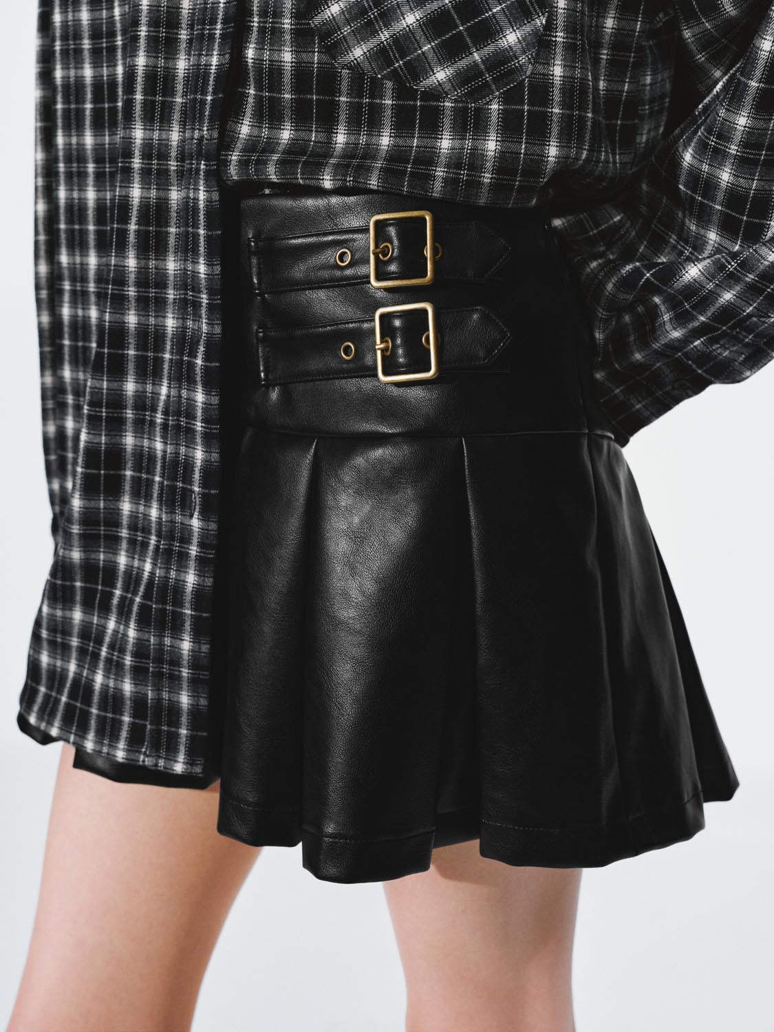 Urban Revivo Faux Leather Buckle Detail Pleated Mini Skirts-Black