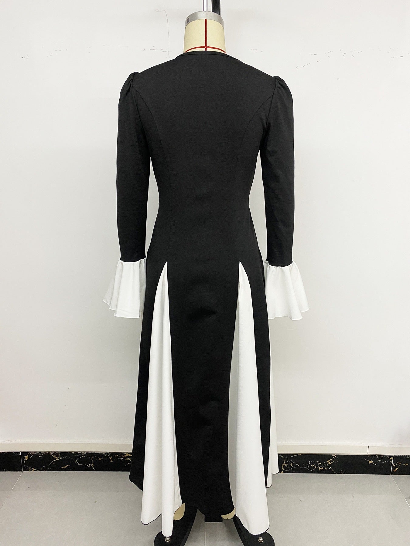 Elegant Colorblock Bell Sleeve Maxi Dress