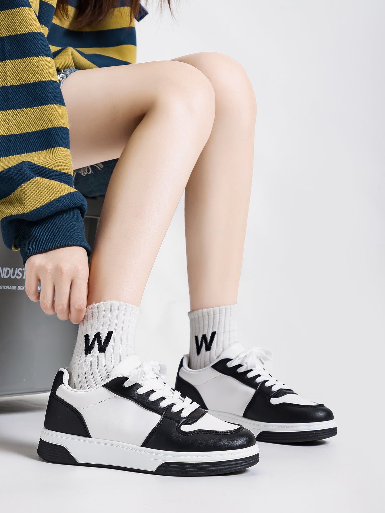 Minimalist Upper Color Block Casual Shoes