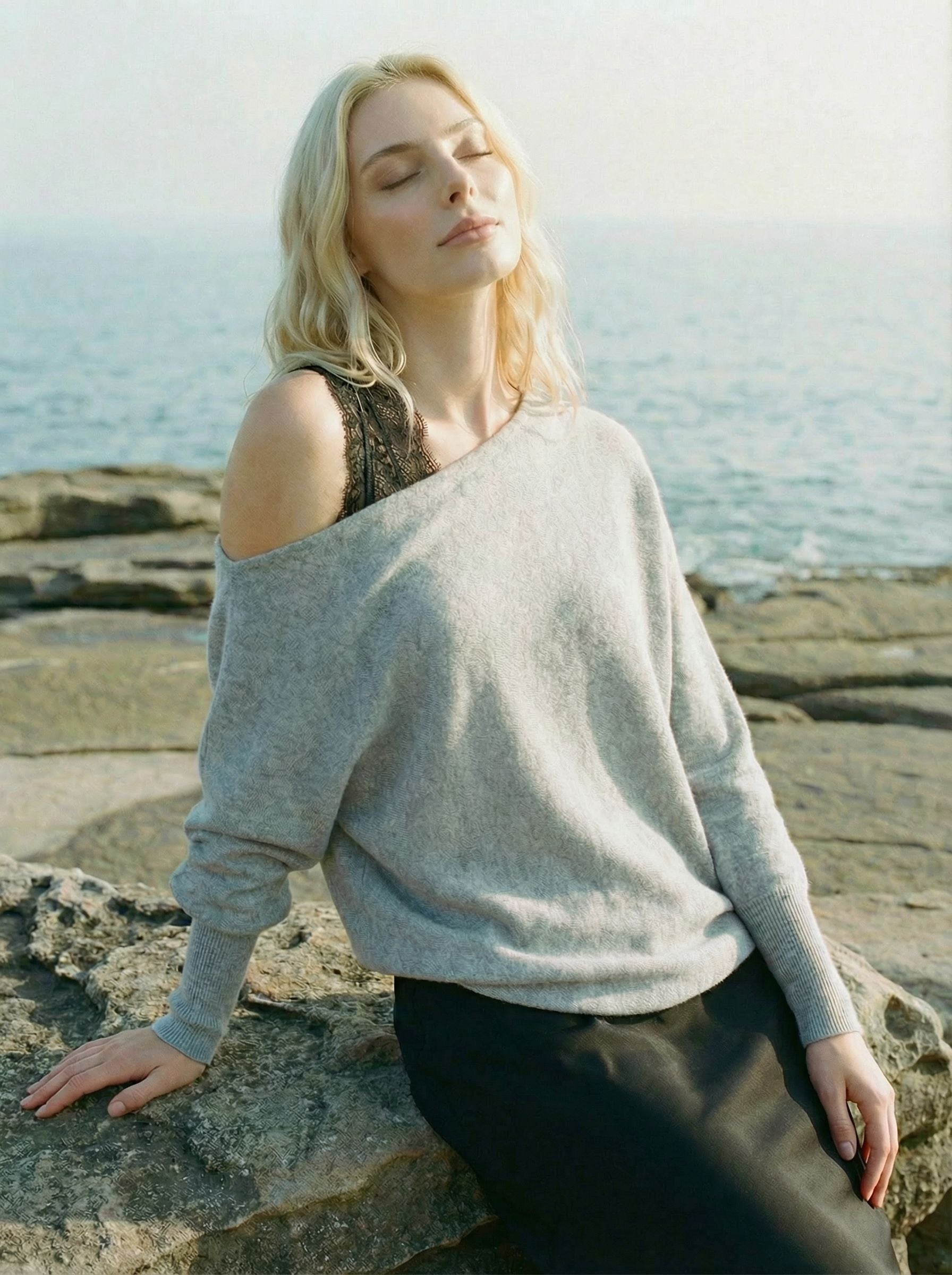 Solid Color Minimalist Pullover Sweater-ray