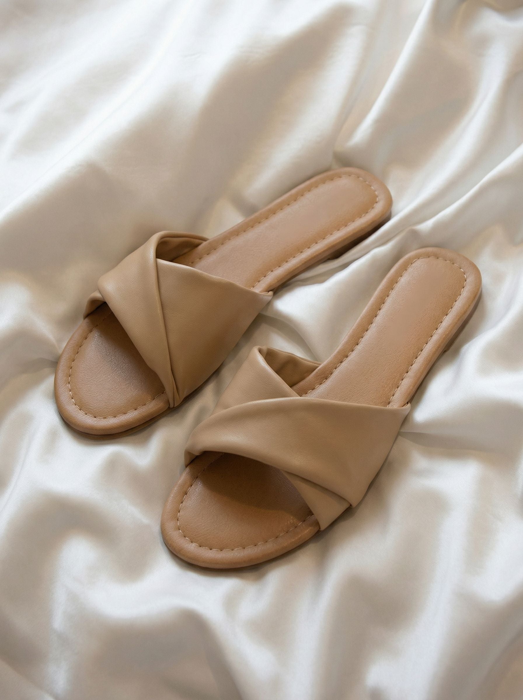 Crisscross Flat Casual Sandals-White