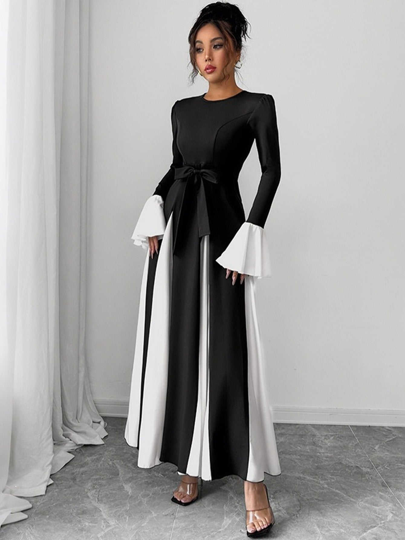 Elegant Colorblock Bell Sleeve Maxi Dress
