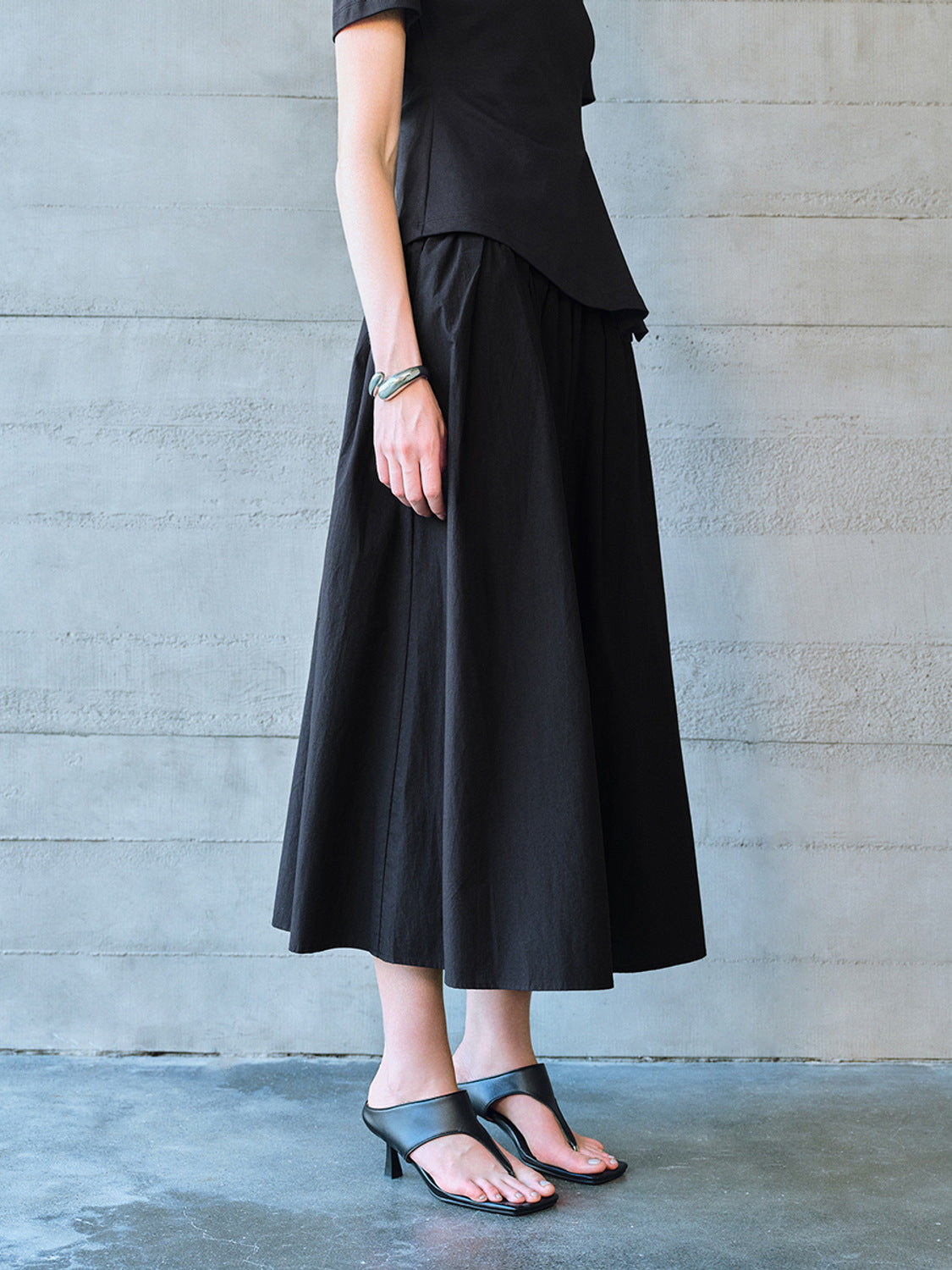 Urban Revivo Elastic Waist Midi A-Line Skirt-Black