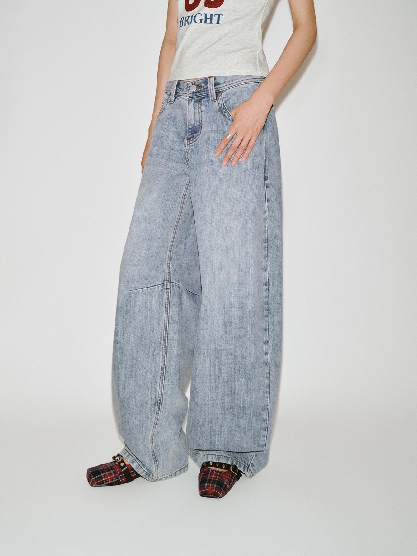 Urban Revivo Loose-Fit Barrel Leg Jeans-Blue