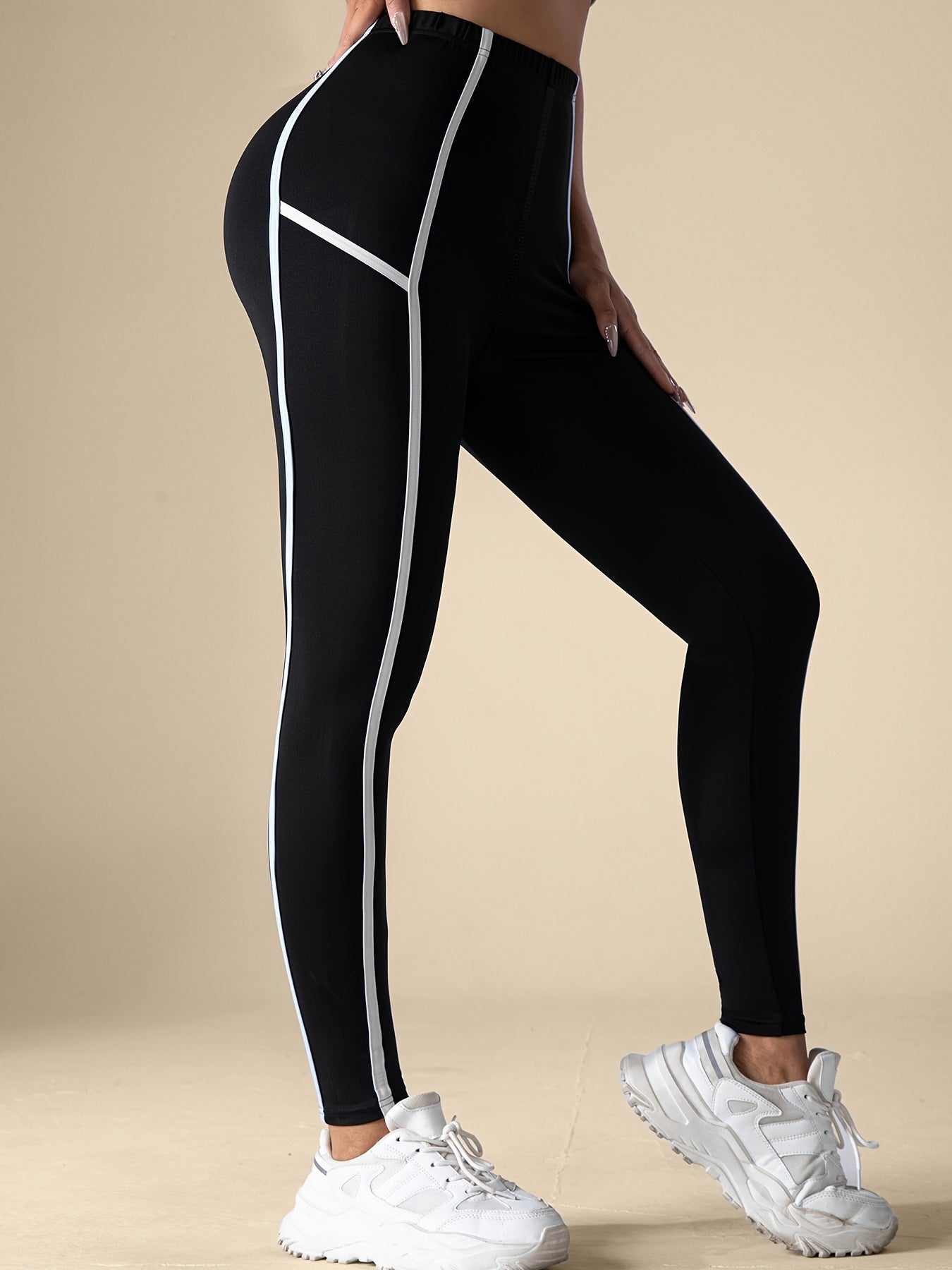 High-Waisted Y-Seam Contrast-Stripe Training Leggings-Black
