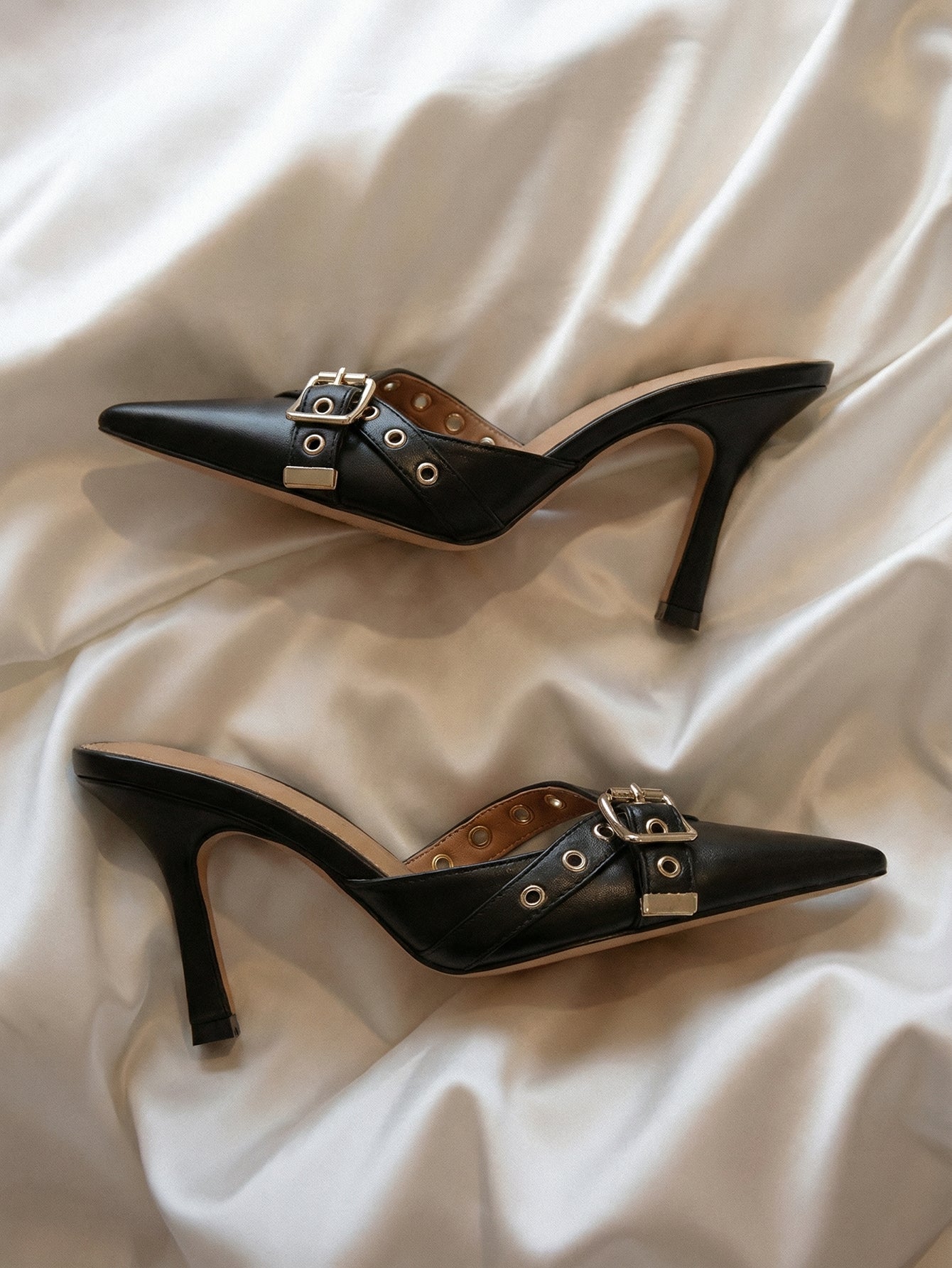 Pointed-Toe Gold-Buckle Contrast-Lining Sophisticated Mules